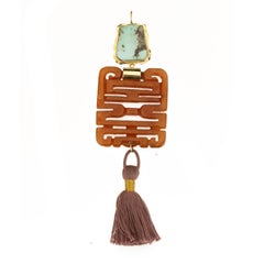 colgante con turquesa antigua jadeíta grabada oro 18k