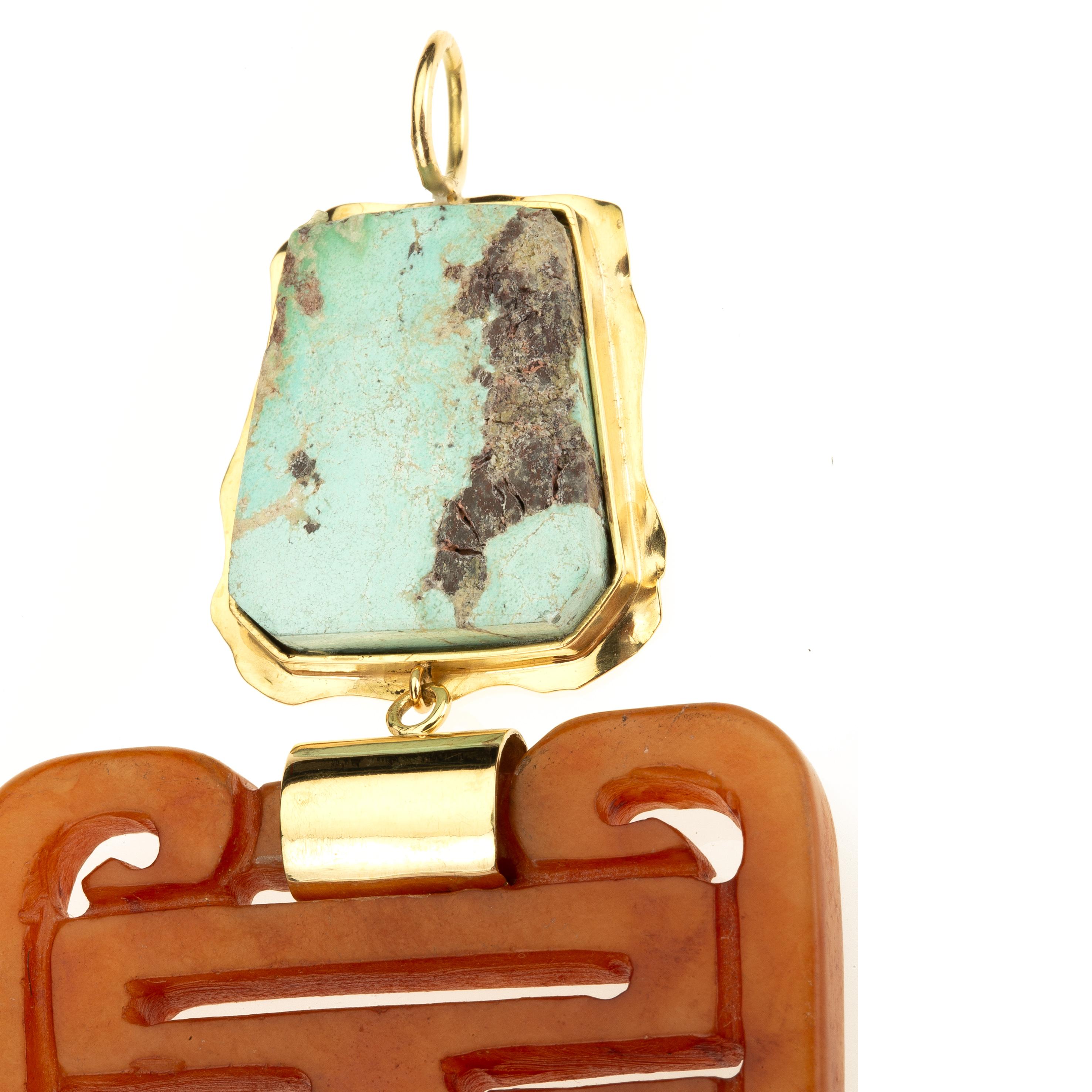 anhänger mit antikem türkis graviertem jadeit 18k gold (Gemischter Schliff) im Angebot