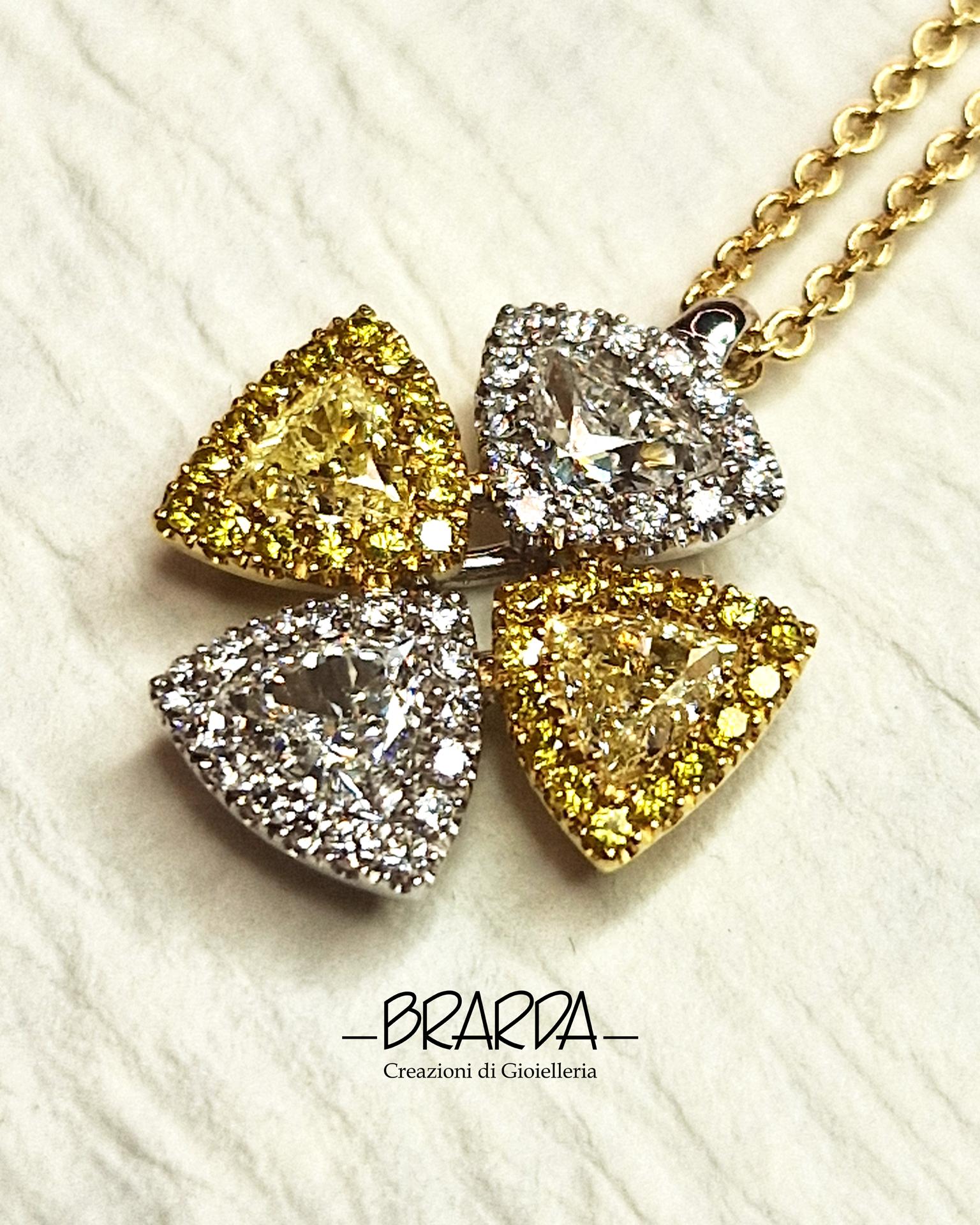 Moderno Ciondolo CROCE Moderna con Diamanti fancy in vendita