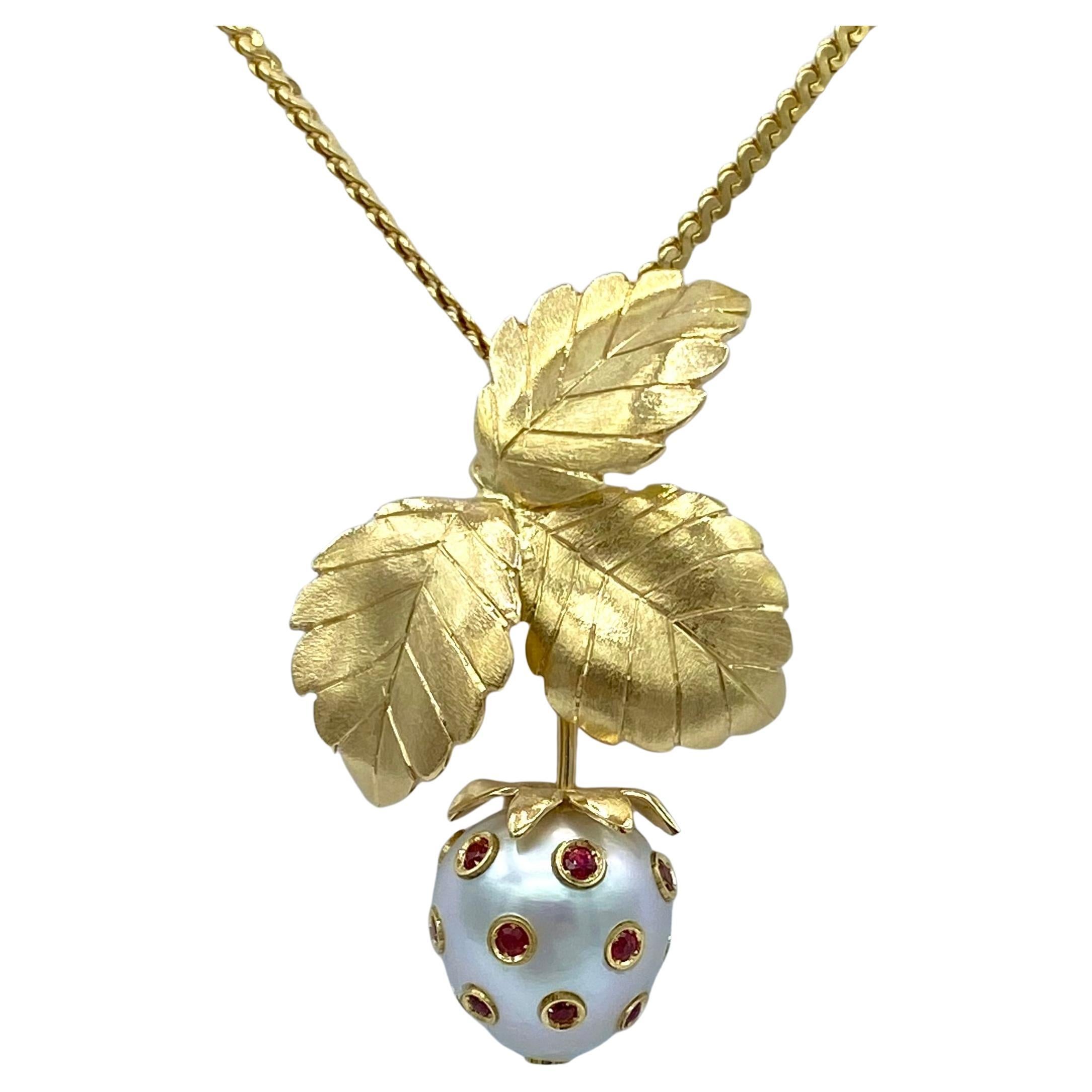 Ciondolo fragola in oro 18Kt con zaffiri rossi e perla Australiana