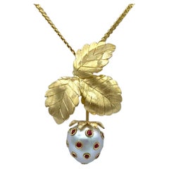 Ciondolo fragola in oro 18Kt con zaffiri rossi e perla Australiana