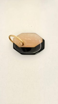 Ciondolo Geometrico in Onice e Quarzo Rosa