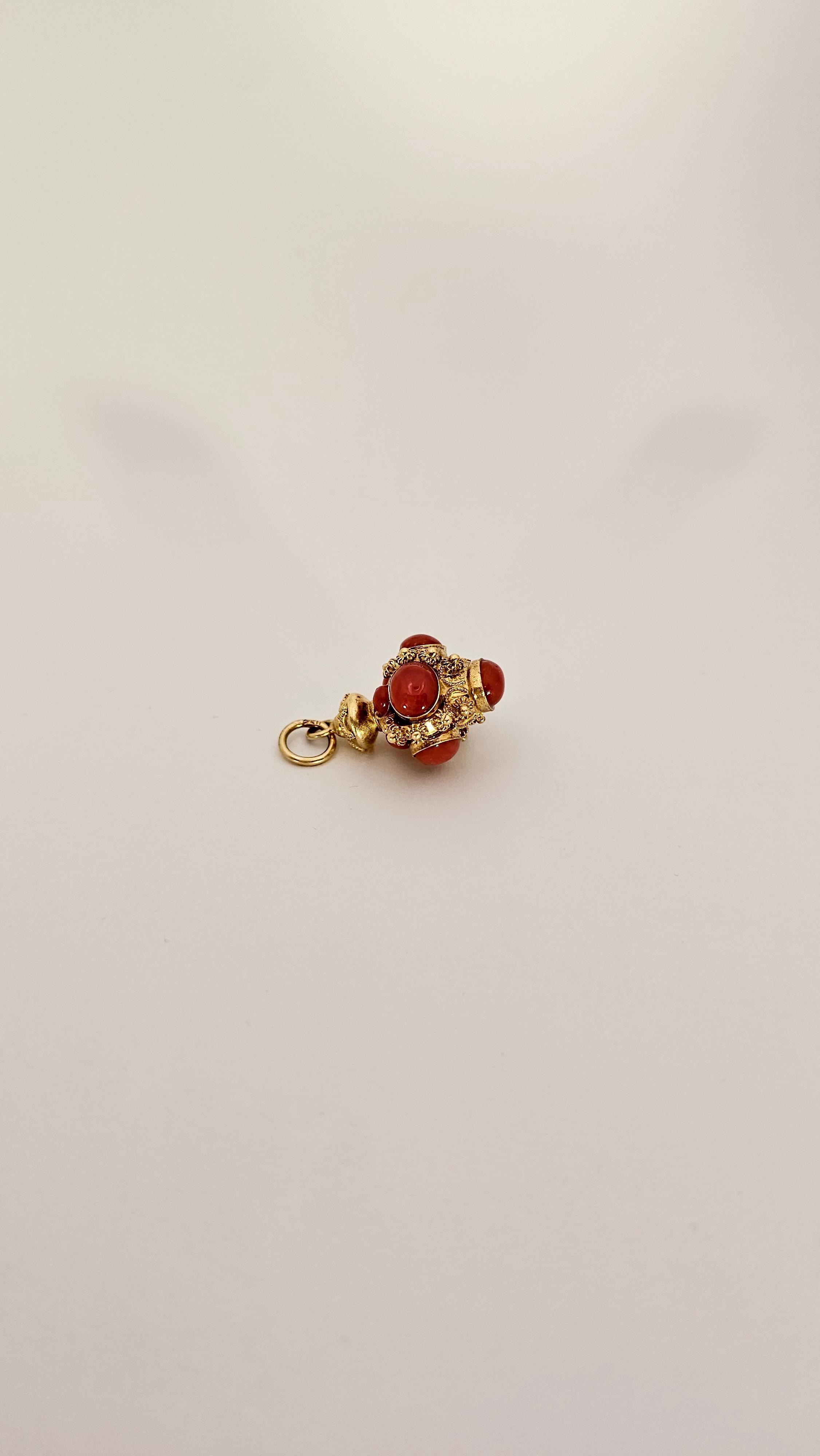 Baroque Style Pendant in 18 Kt Yellow Gold and Coral Cabochon In New Condition For Sale In Cattolica, IT