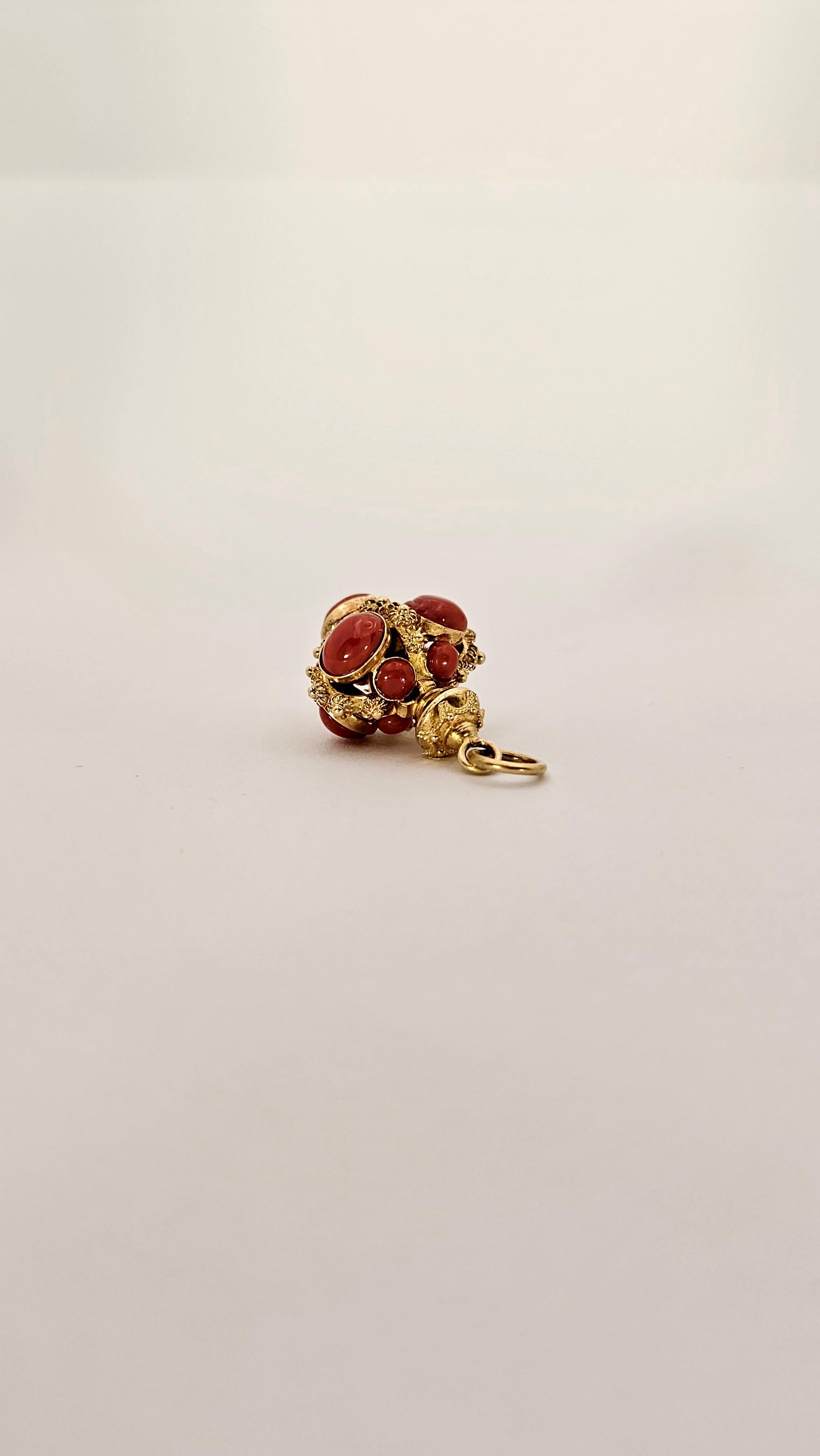 Baroque Style Pendant in 18 Kt Yellow Gold and Coral Cabochon For Sale 1