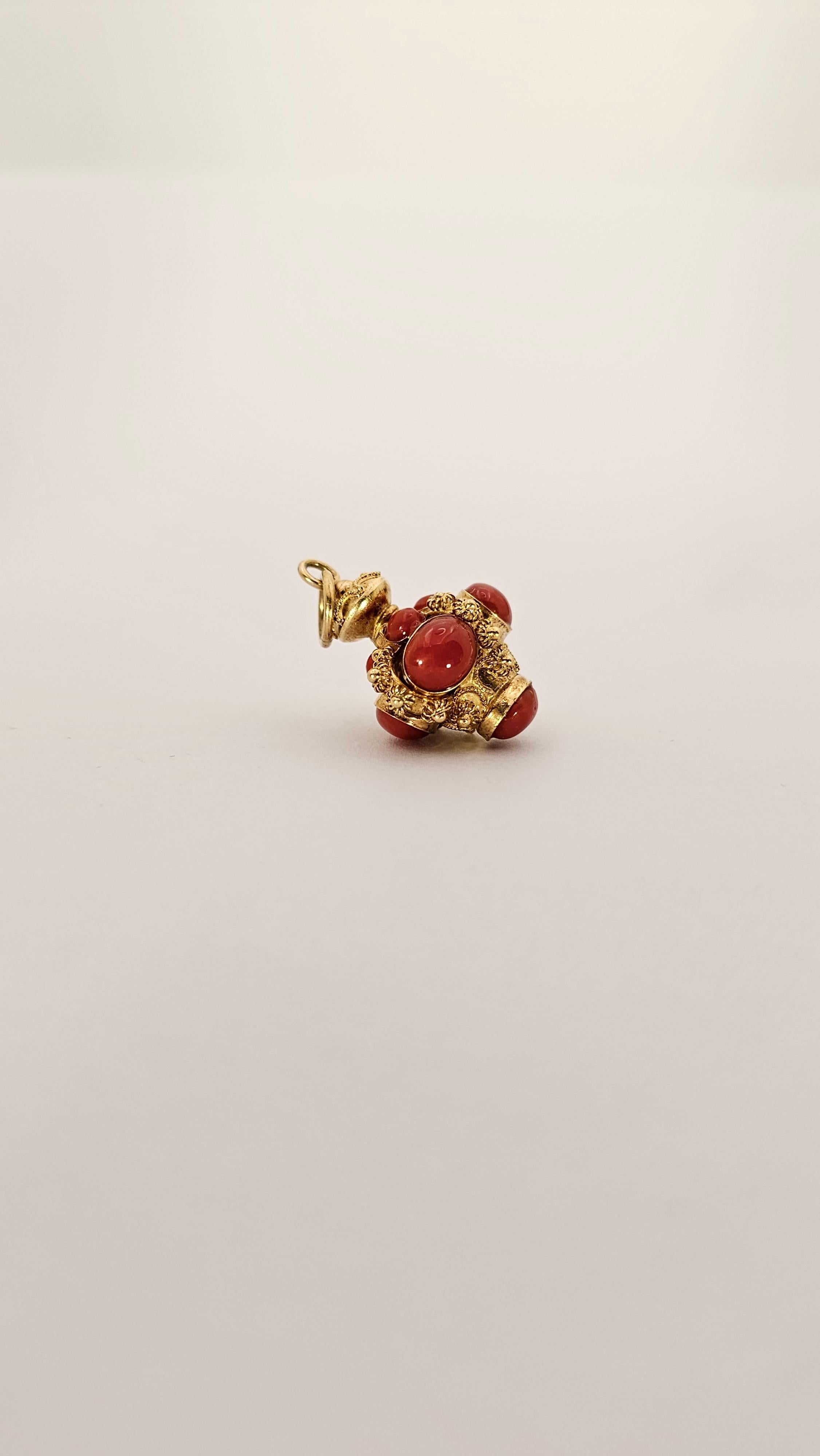 Baroque Style Pendant in 18 Kt Yellow Gold and Coral Cabochon For Sale 2