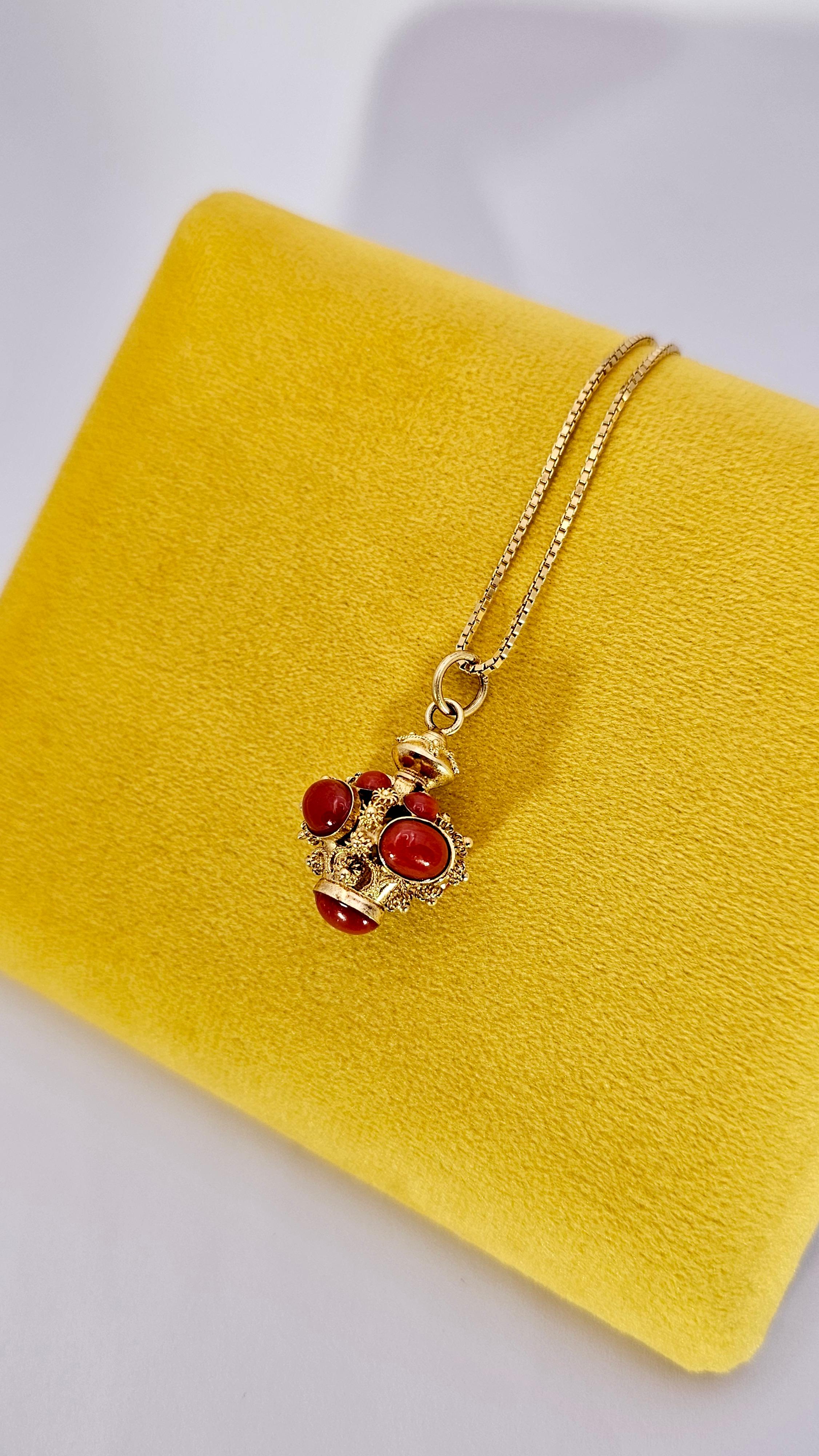 Baroque Style Pendant in 18 Kt Yellow Gold and Coral Cabochon For Sale 4