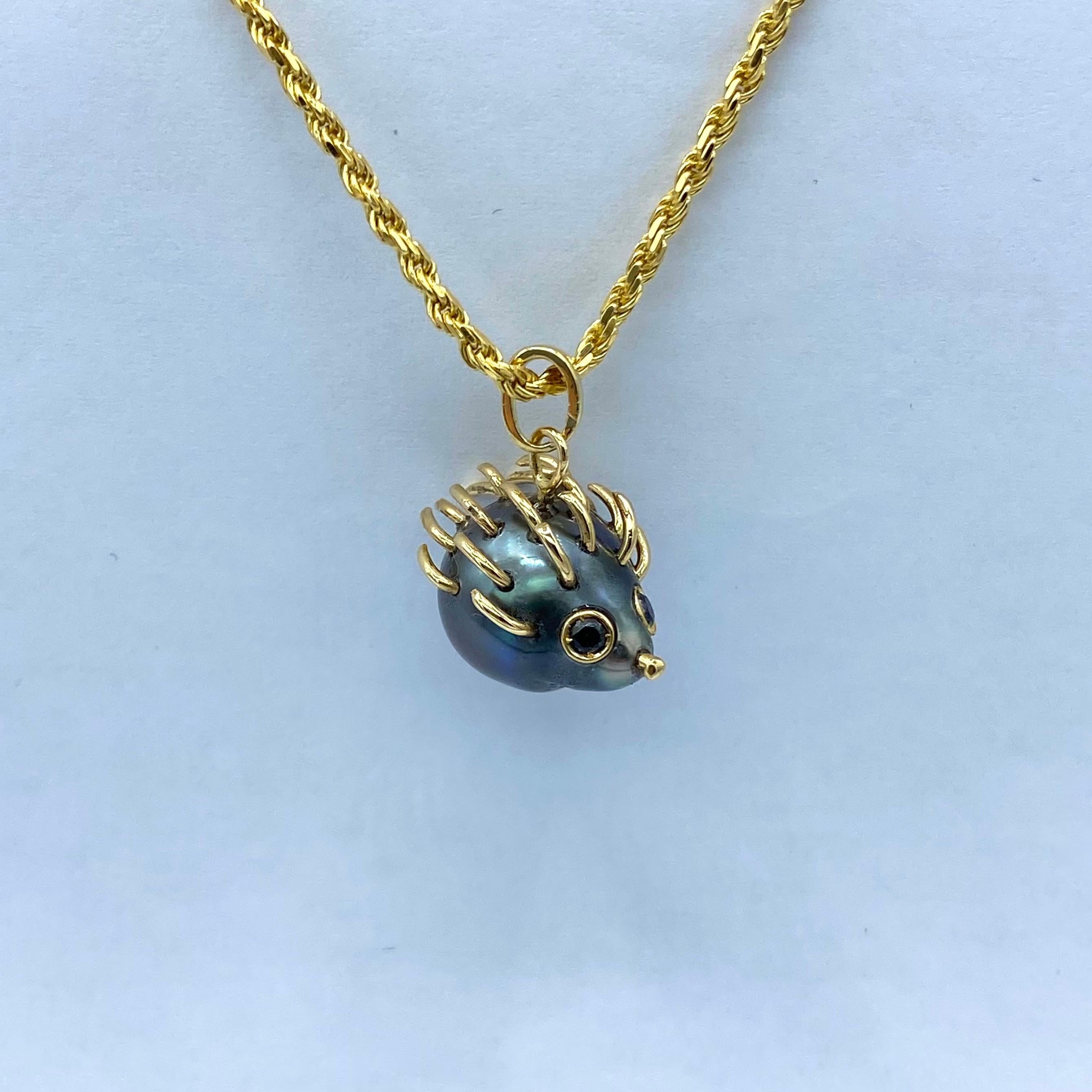 Pendentif porc-épic en or jaune 18Kt avec perle de Tahiti et diamants noirs en vente 5