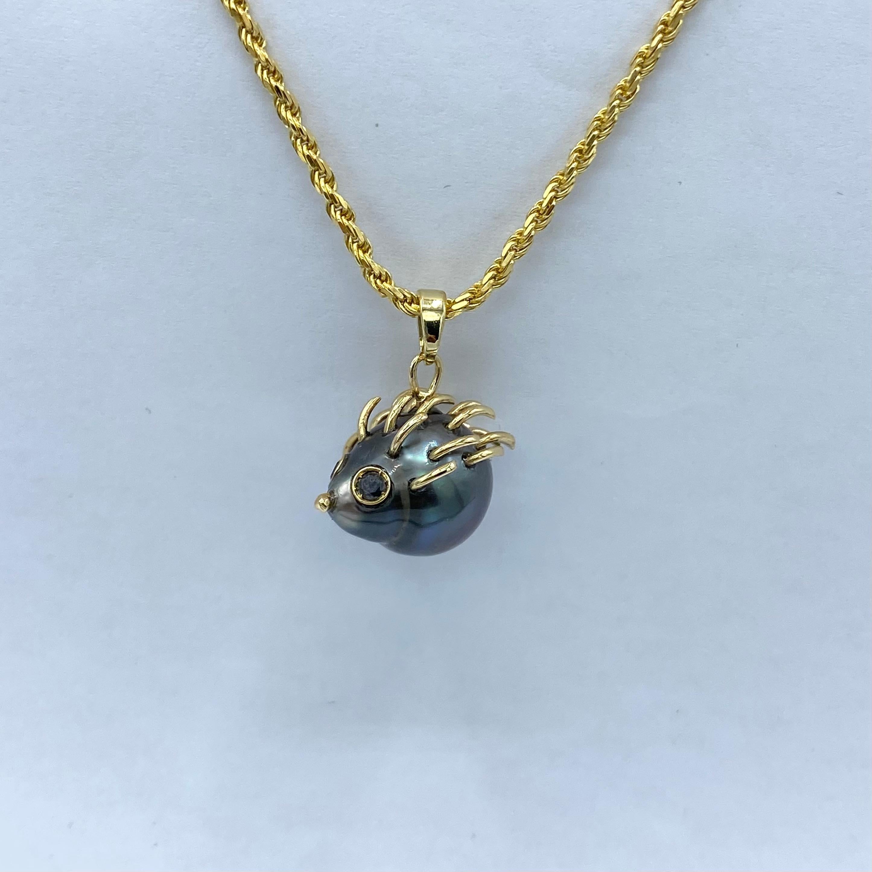 Pendentif porc-épic en or jaune 18Kt avec perle de Tahiti et diamants noirs en vente 7