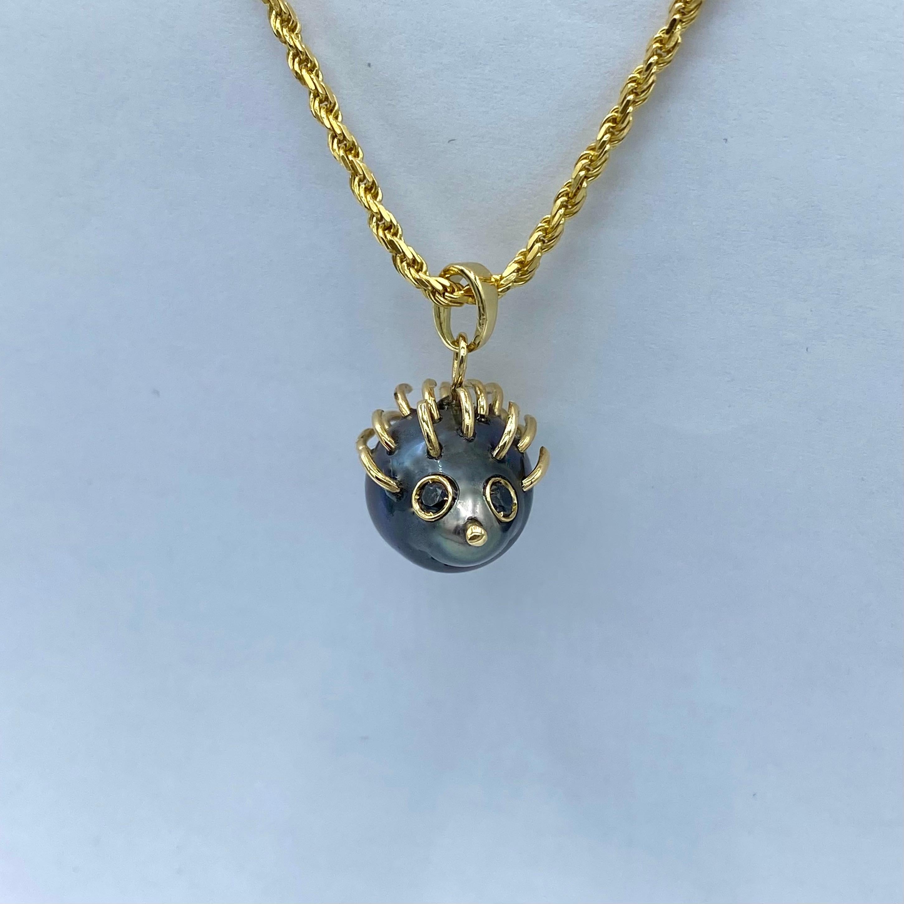 Pendentif porc-épic en or jaune 18Kt avec perle de Tahiti et diamants noirs en vente 8