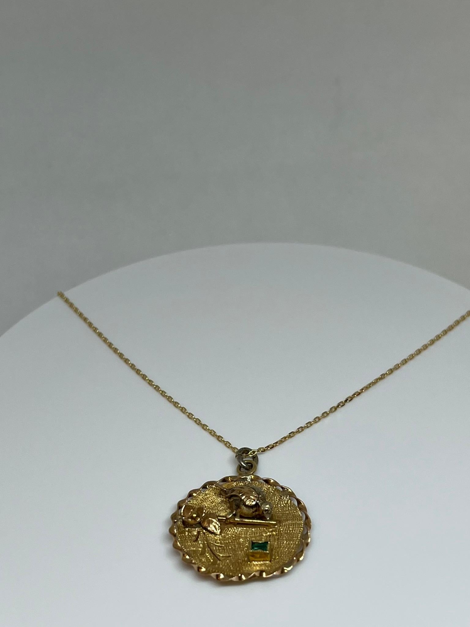 Anhänger der Nachtigall-Medaille an einem Zweig (Emerald Cut) im Angebot