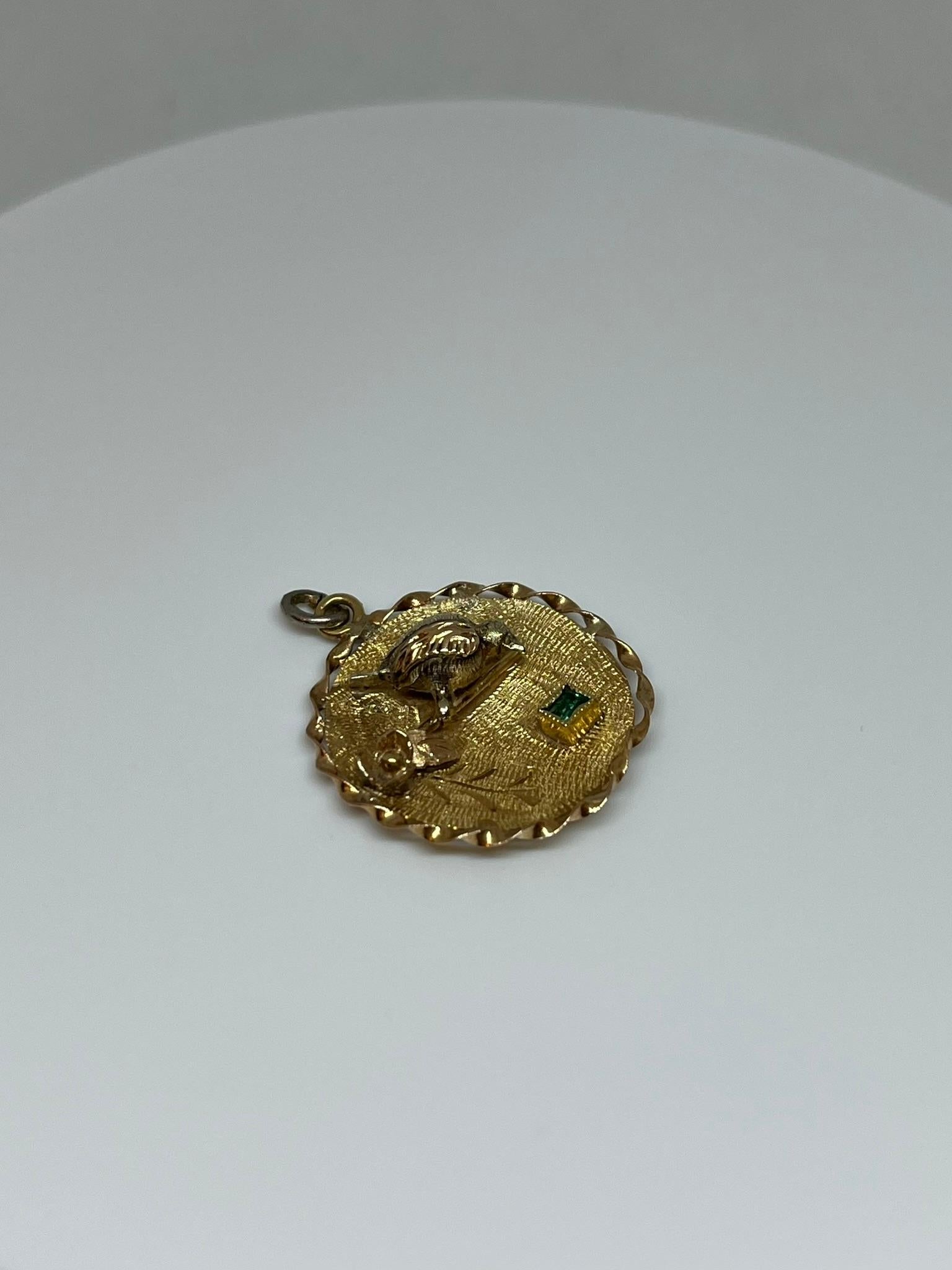 Anhänger der Nachtigall-Medaille an einem Zweig im Angebot 1