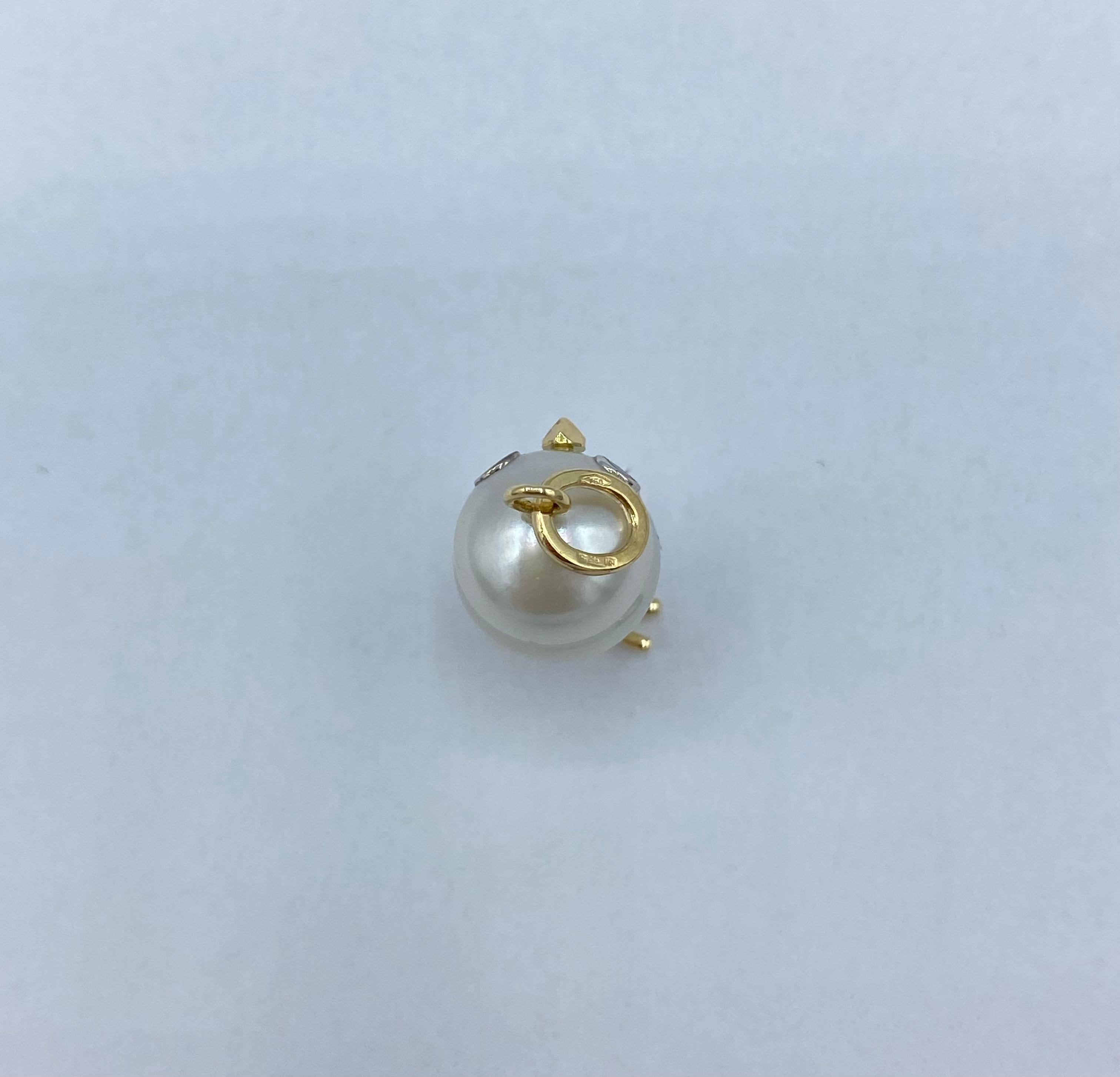 Colgante pollito de oro de 18 quilates con perla australiana y diamantes negros 1