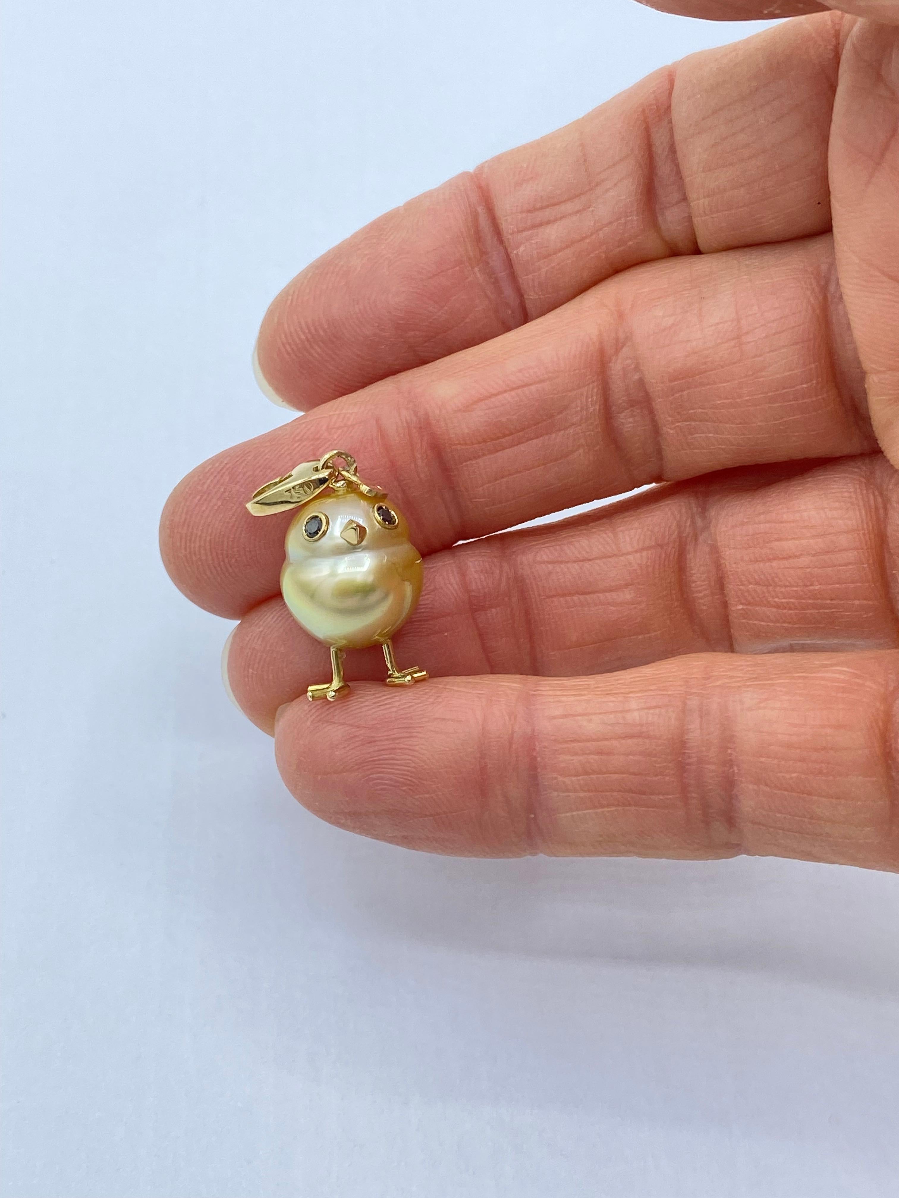 18Kt gold chick pendant with South Sea pearl and diamonds 1