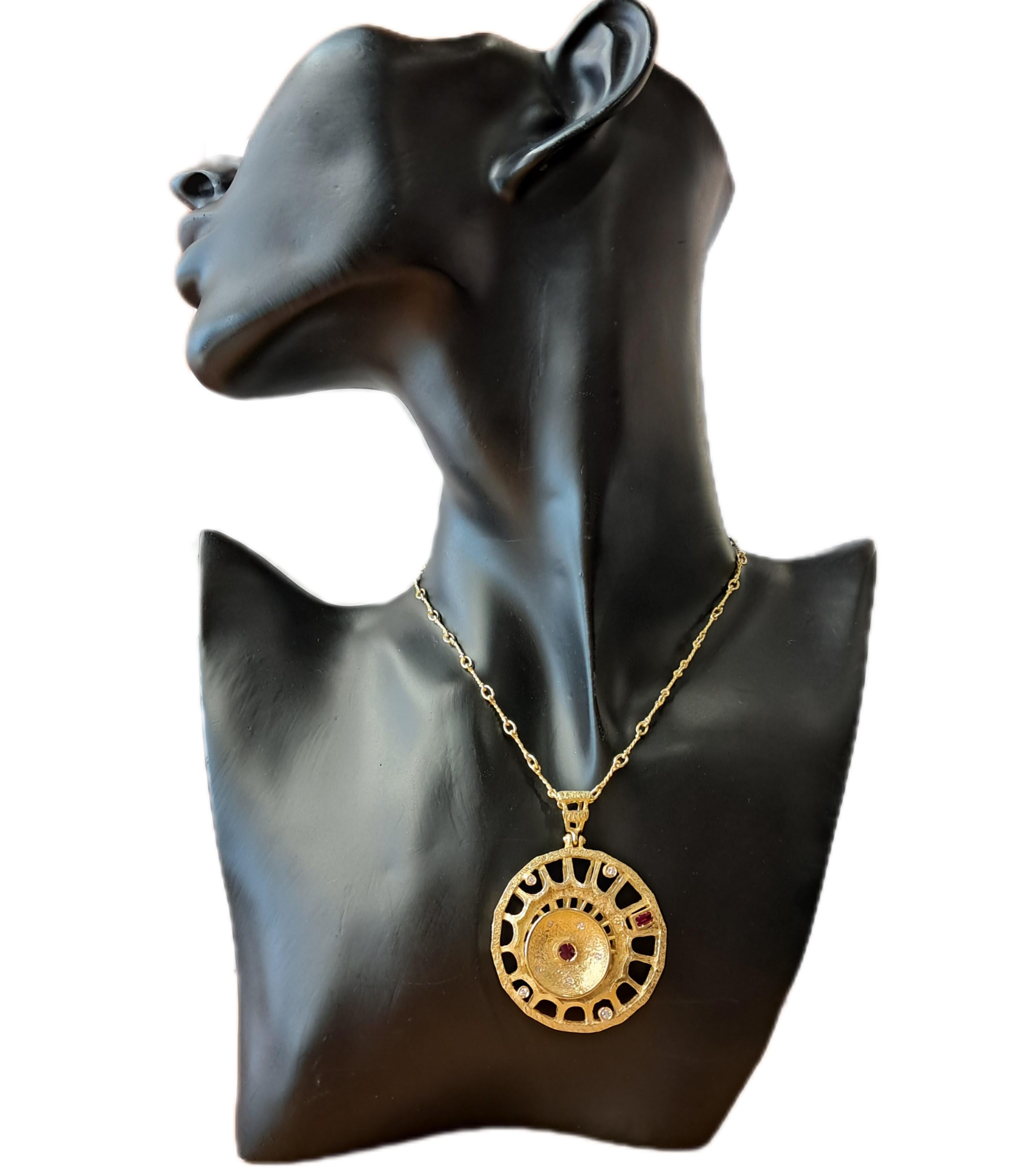Colgante Sacchi Collection 'Domus' de oro amarillo de 18 quilates y piedras preciosas en venta 1