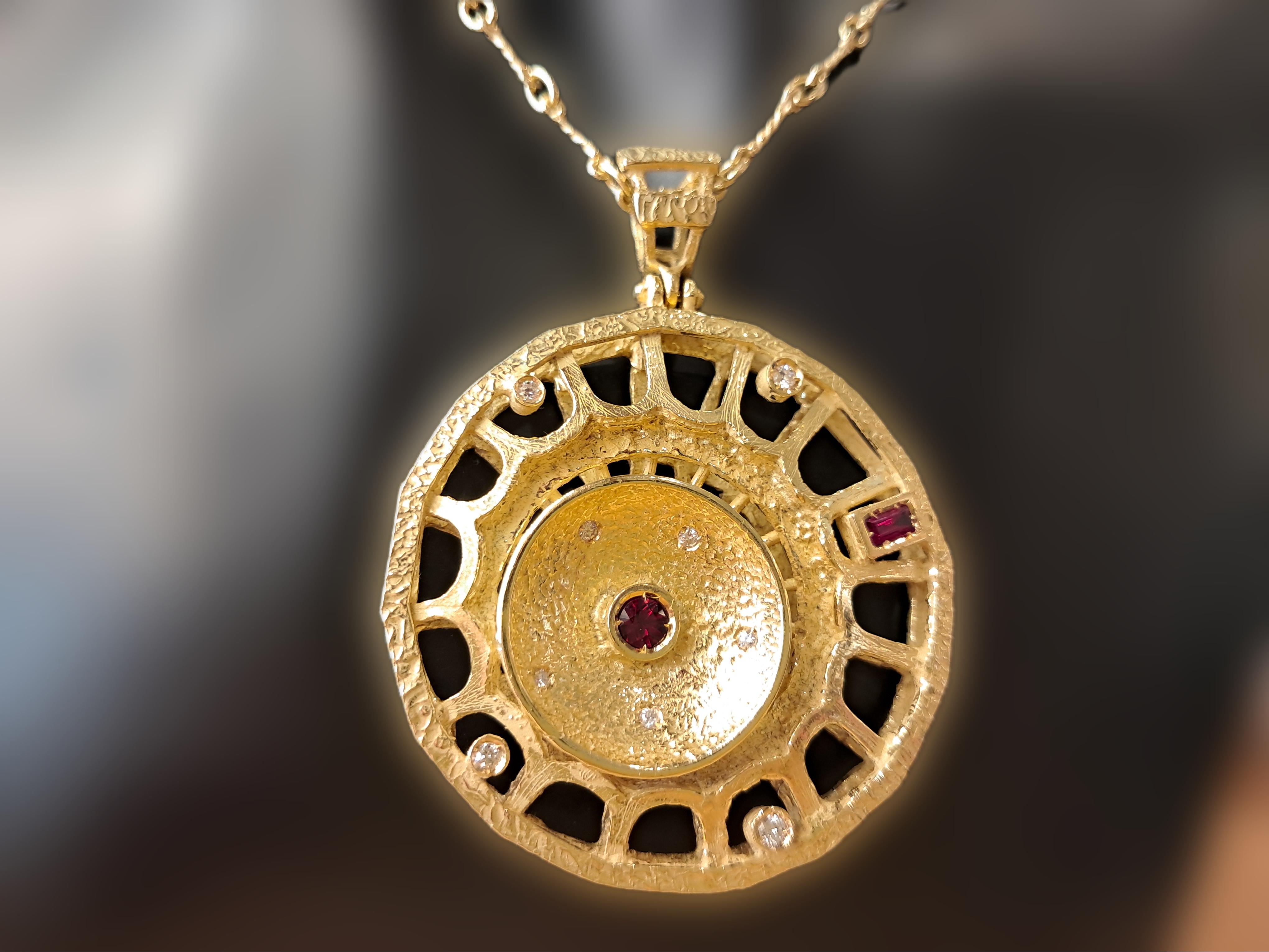 Colgante Sacchi Collection 'Domus' de oro amarillo de 18 quilates y piedras preciosas en venta 2