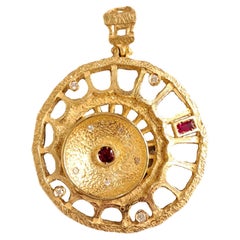 Sacchi Collection "Domus" pendant in 18k yellow gold and precious stones