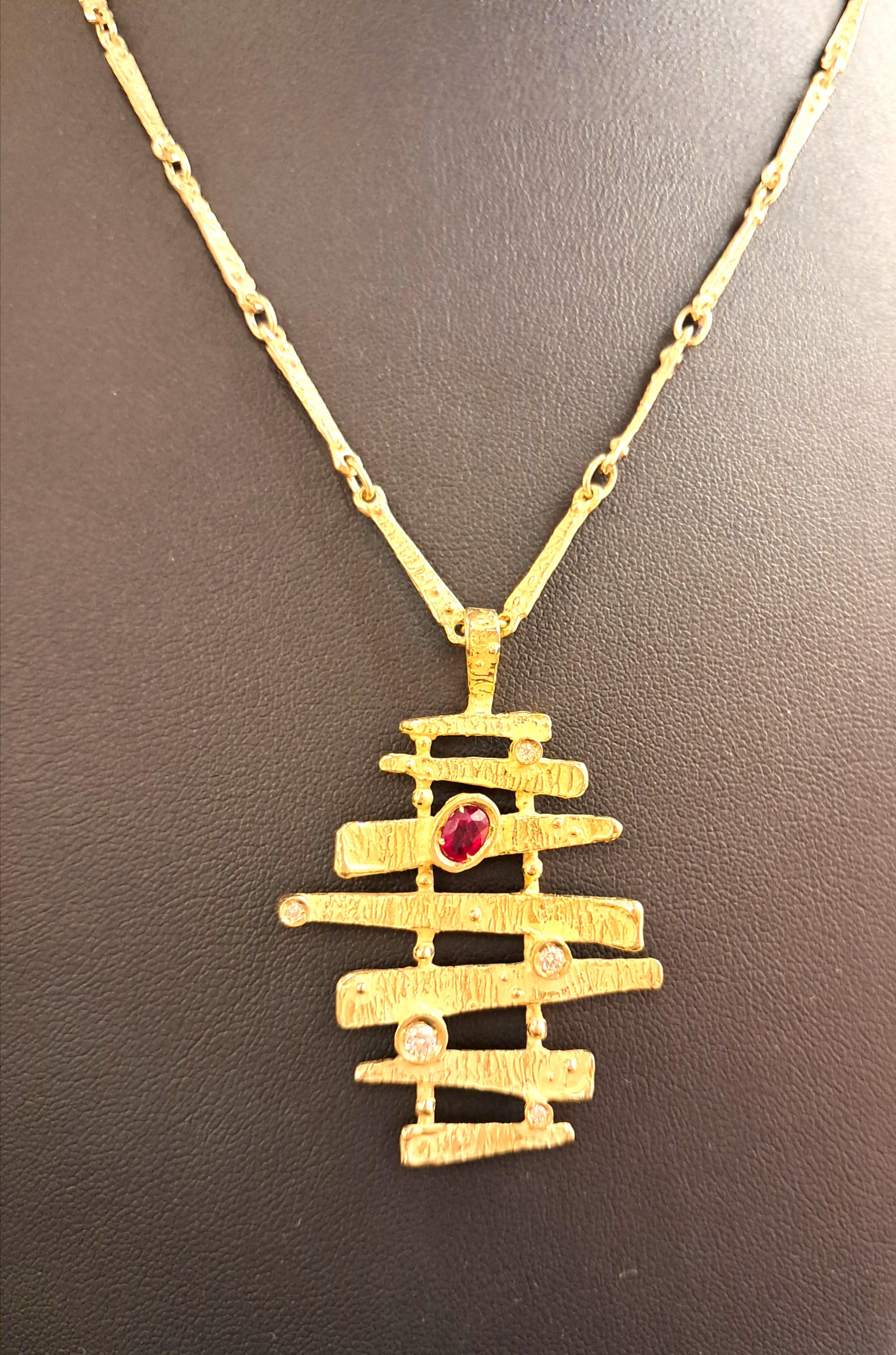 Taille brillant Ciondolo Sacchi in oro 18k con Diamanti e Rubino en vente