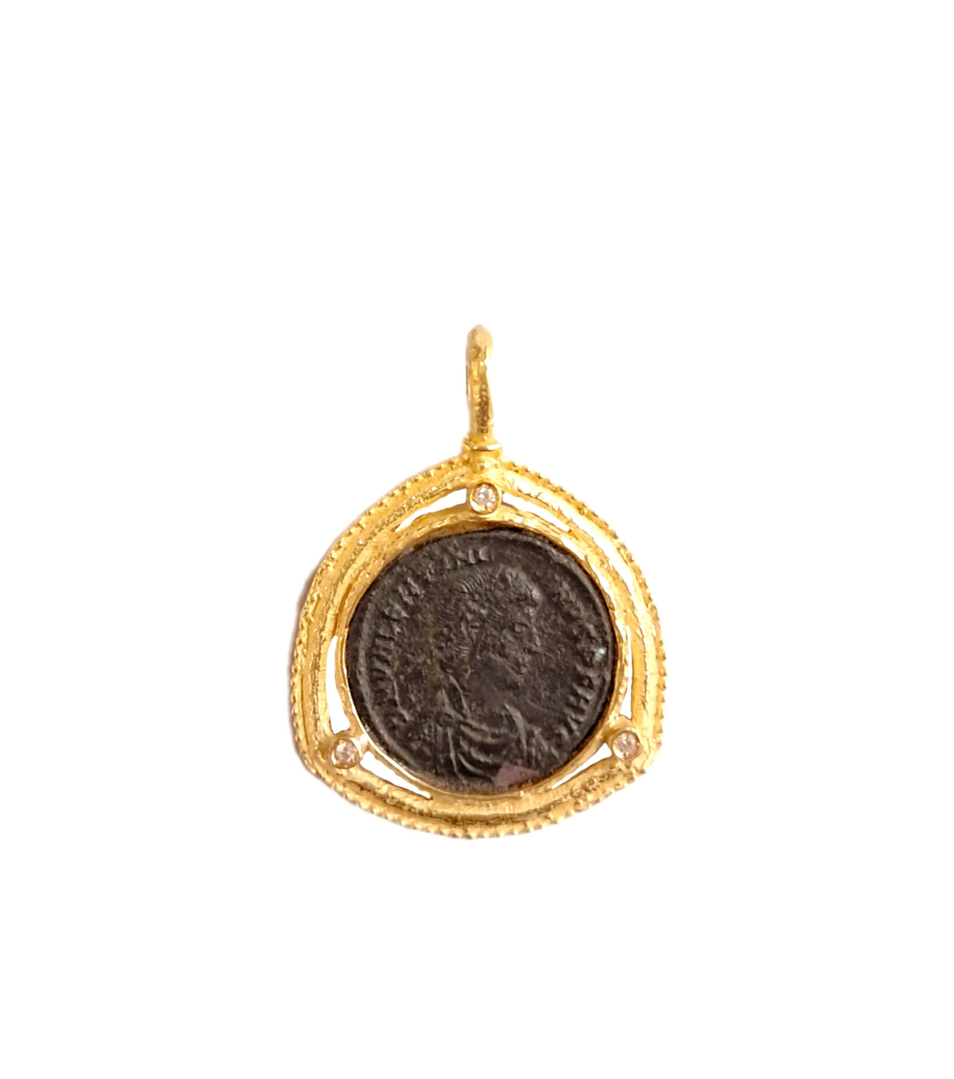 Ciondolo Sacchi in Oro 18k con Moneta Romana e Diamanti en vente 3