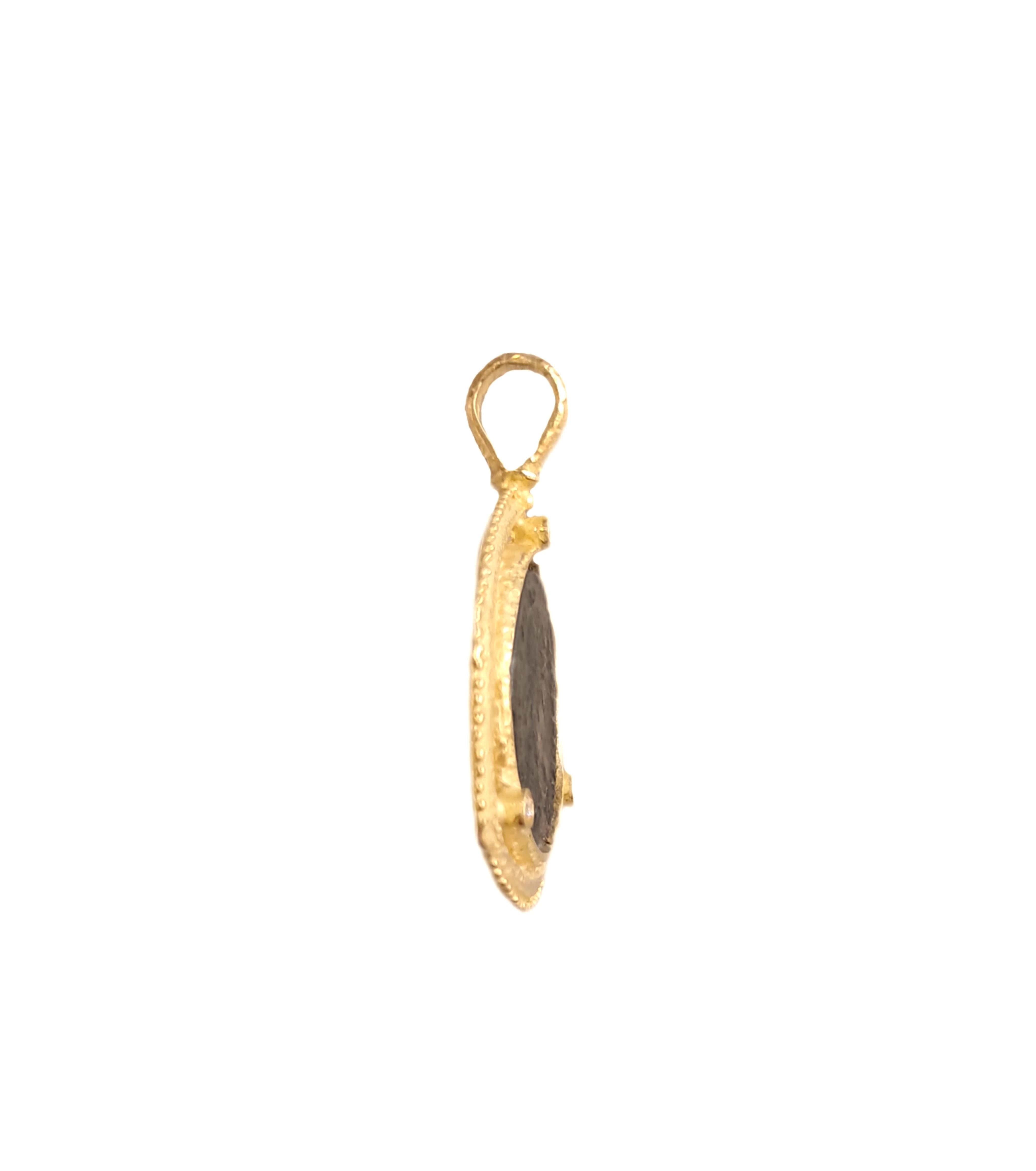 Ciondolo Sacchi in Oro 18k con Moneta Romana e Diamanti en vente 4