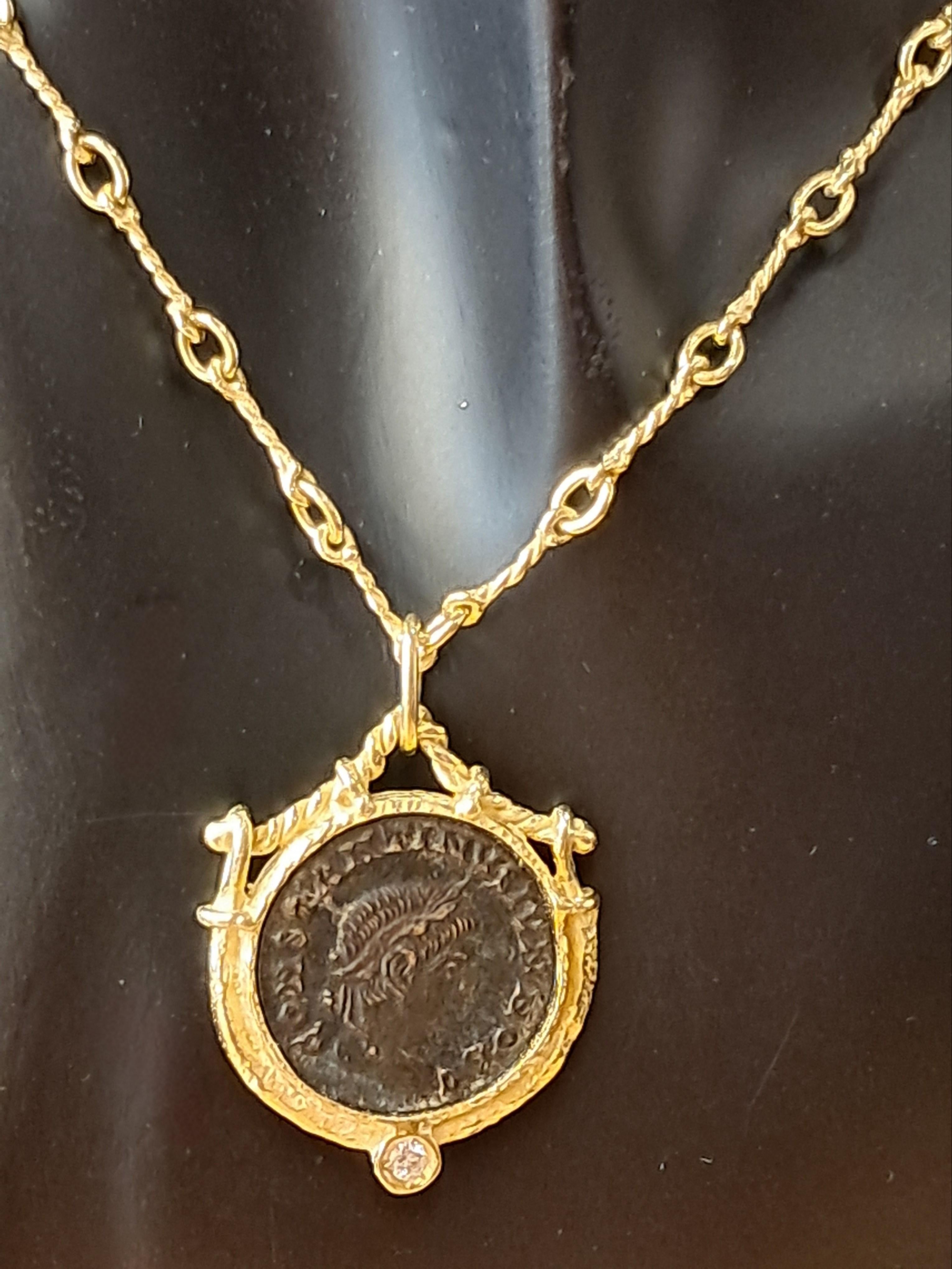 Pendentif Sacchi en or jaune 18 carats avec pièce de monnaie romaine et diamant en vente 5