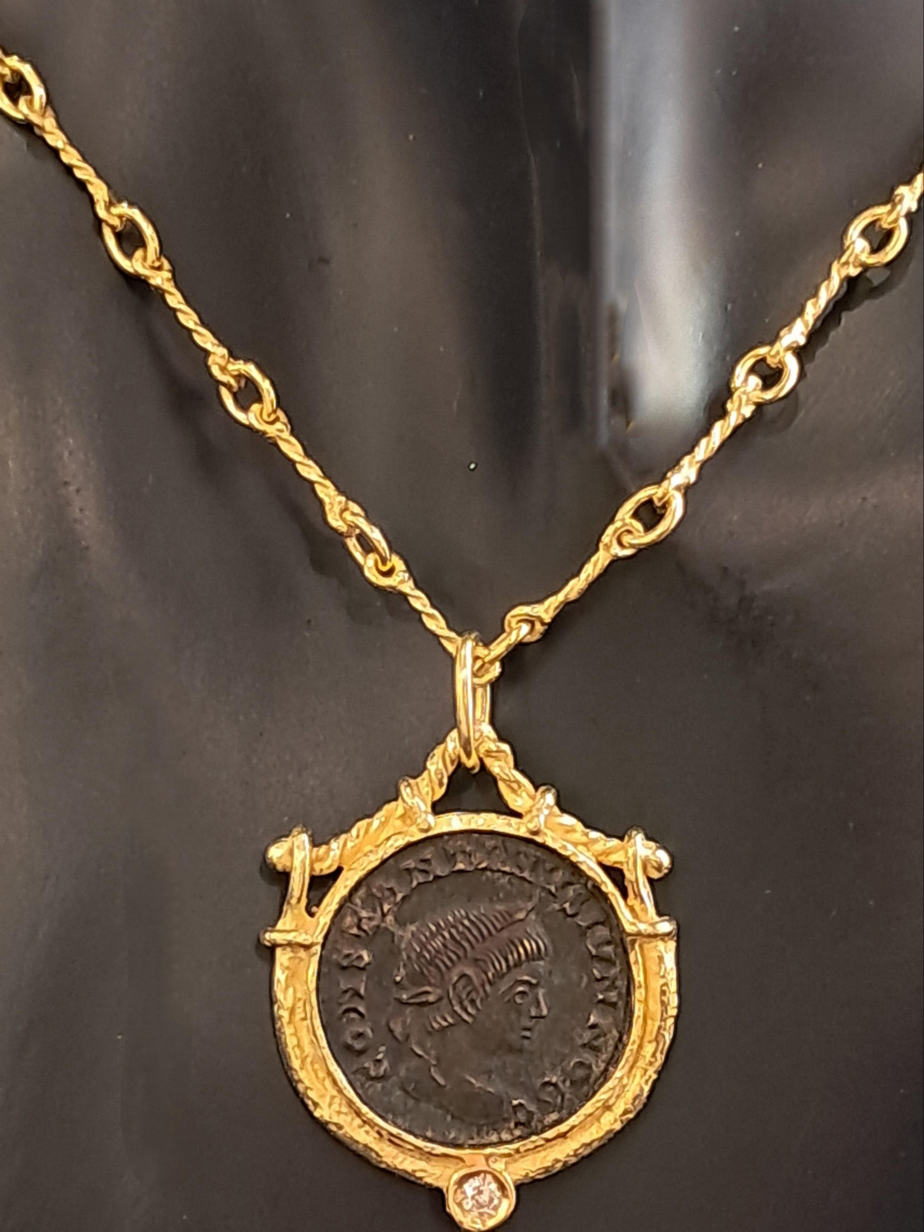 Pendentif Sacchi en or jaune 18 carats avec pièce de monnaie romaine et diamant en vente 6