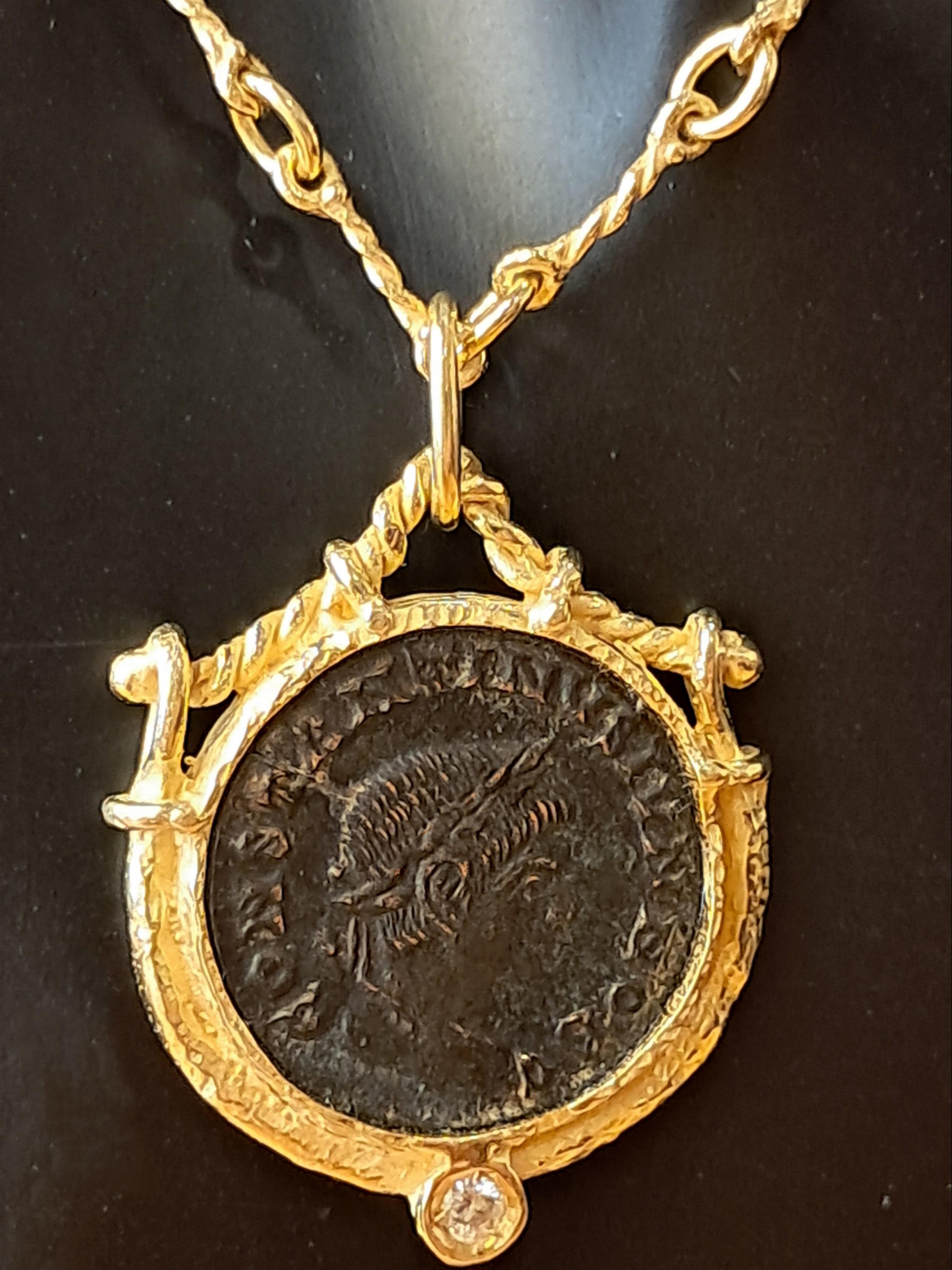 Pendentif Sacchi en or jaune 18 carats avec pièce de monnaie romaine et diamant en vente 7
