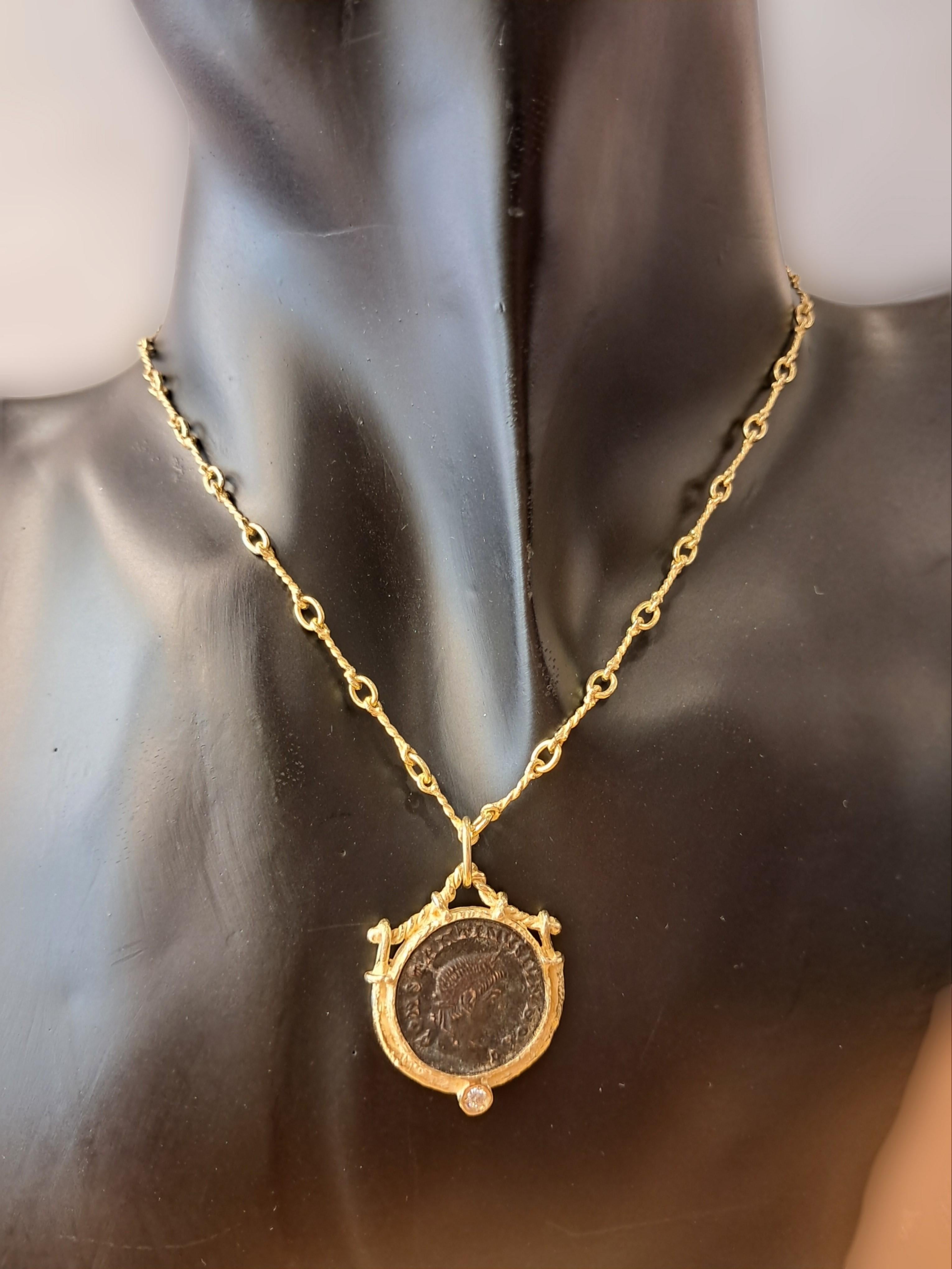 Pendentif Sacchi en or jaune 18 carats avec pièce de monnaie romaine et diamant en vente 9