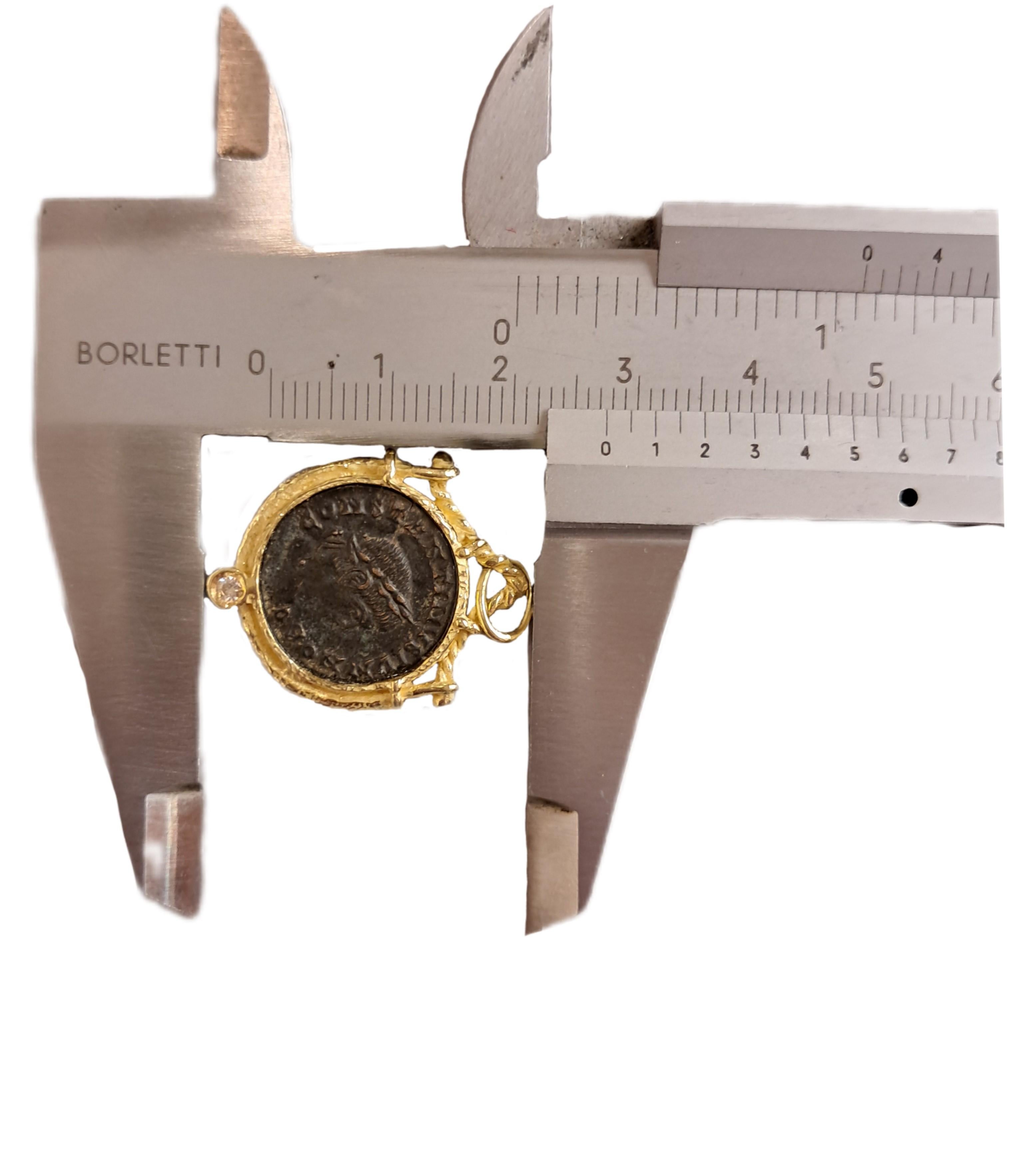 Pendentif Sacchi en or jaune 18 carats avec pièce de monnaie romaine et diamant en vente 2