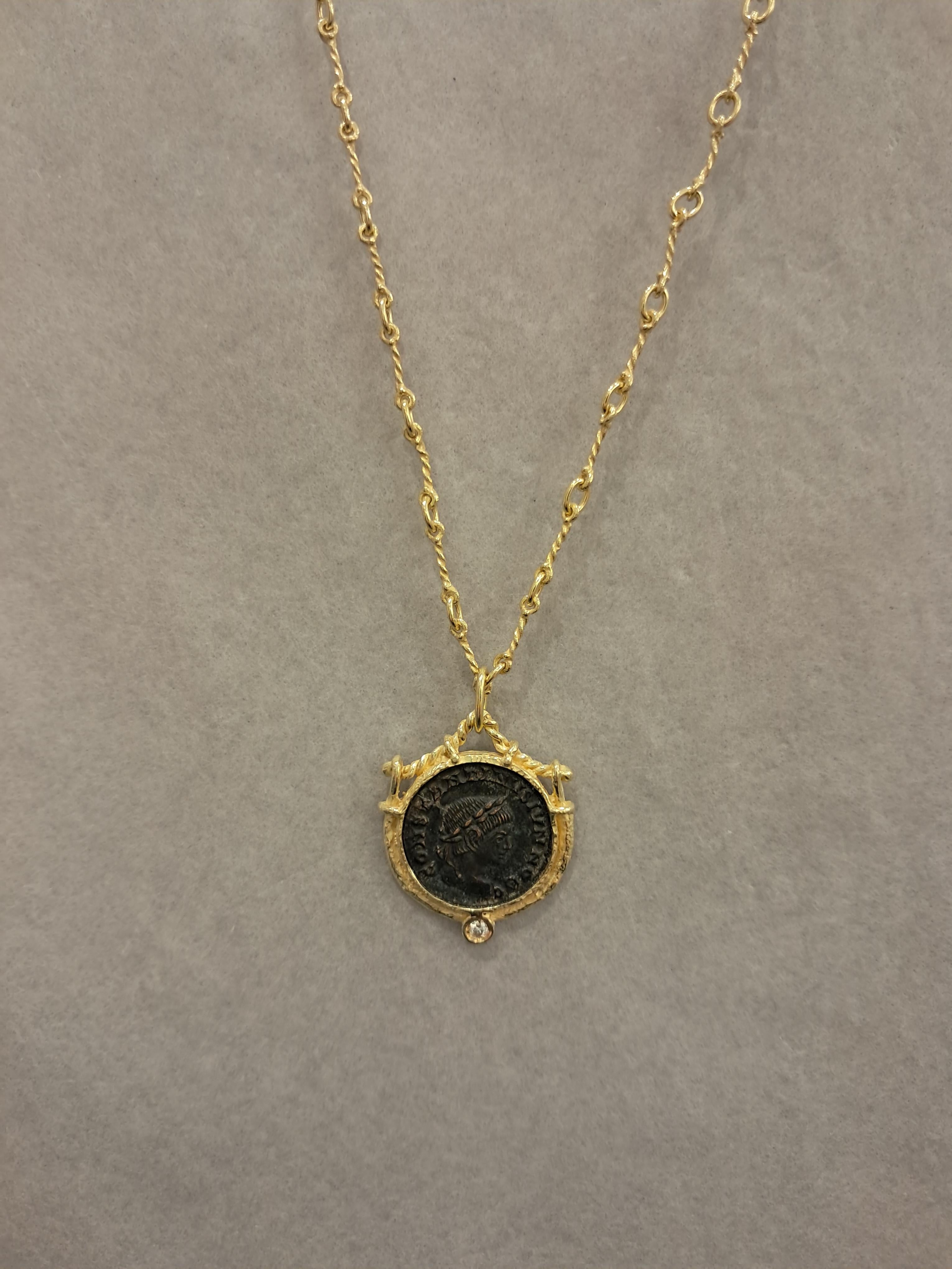 Pendentif Sacchi en or jaune 18 carats avec pièce de monnaie romaine et diamant en vente 3
