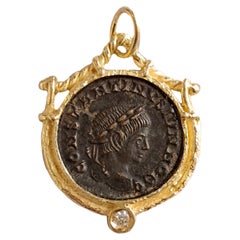 Pendentif Sacchi en or jaune 18 carats avec pièce de monnaie romaine et diamant