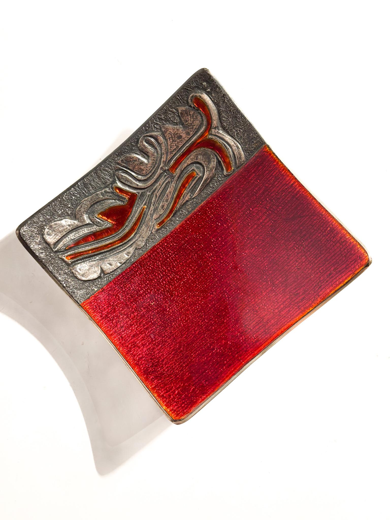 Mid-Century moderno Ciotola Centrotavola in Rame Smaltato Rosso e Decorazioni di Studio Del Campo in vendita