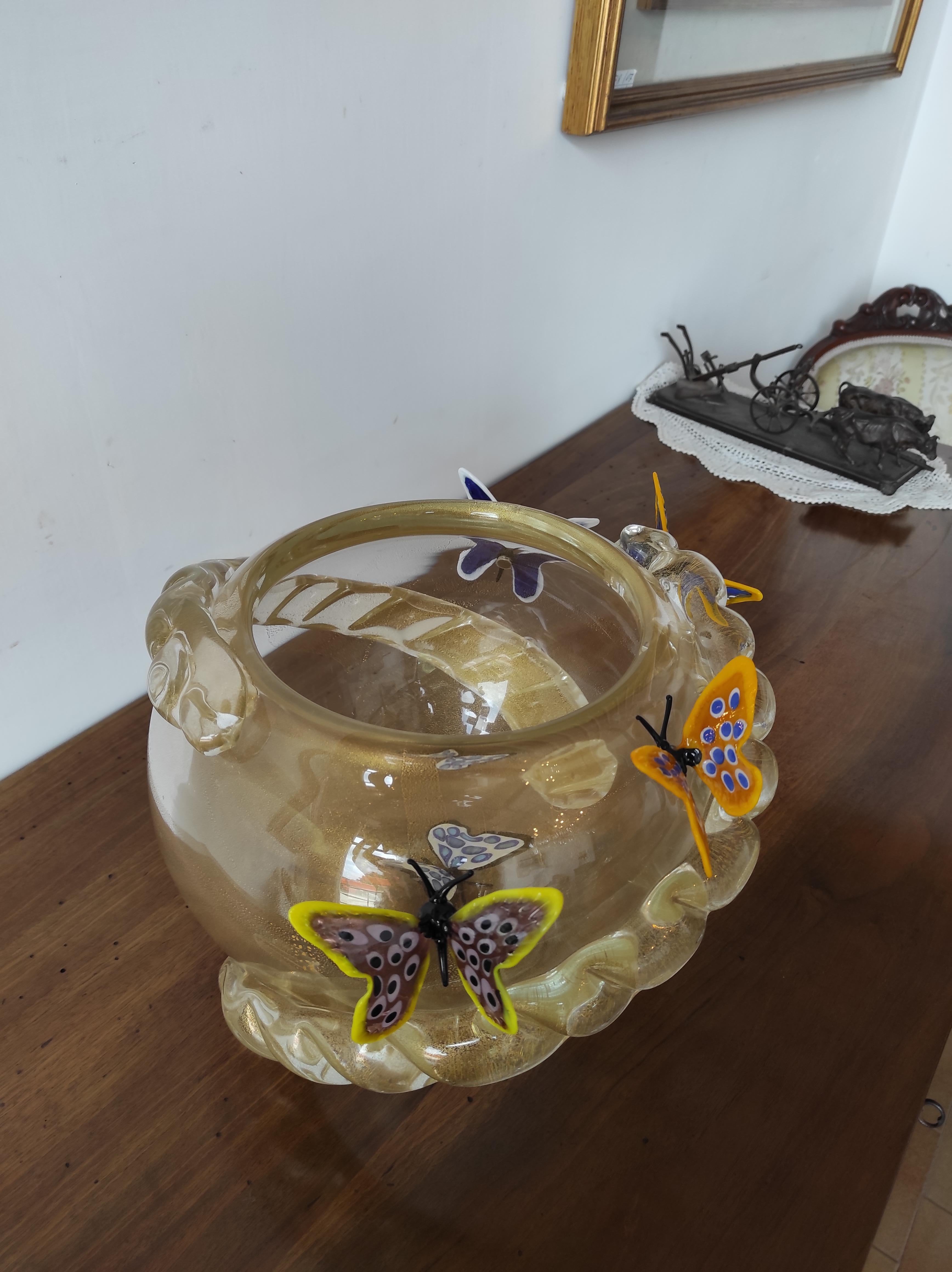 Murano blown glass bowl with butterflies  In Excellent Condition In Borgo Veneto, IT