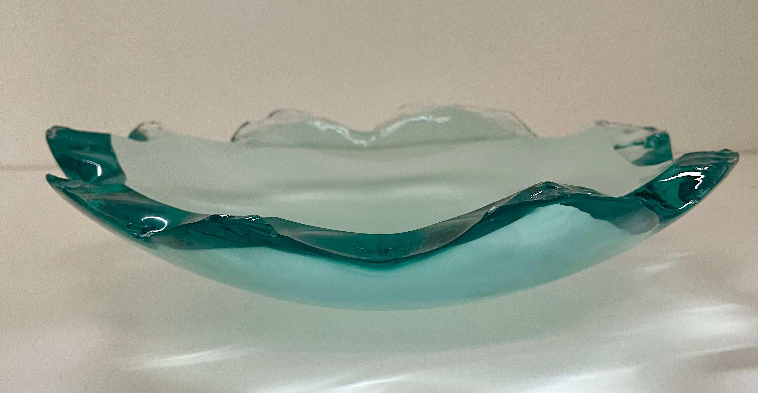 Contemporary hand-carved crystal bowl by Ghiró Studio For Sale 1