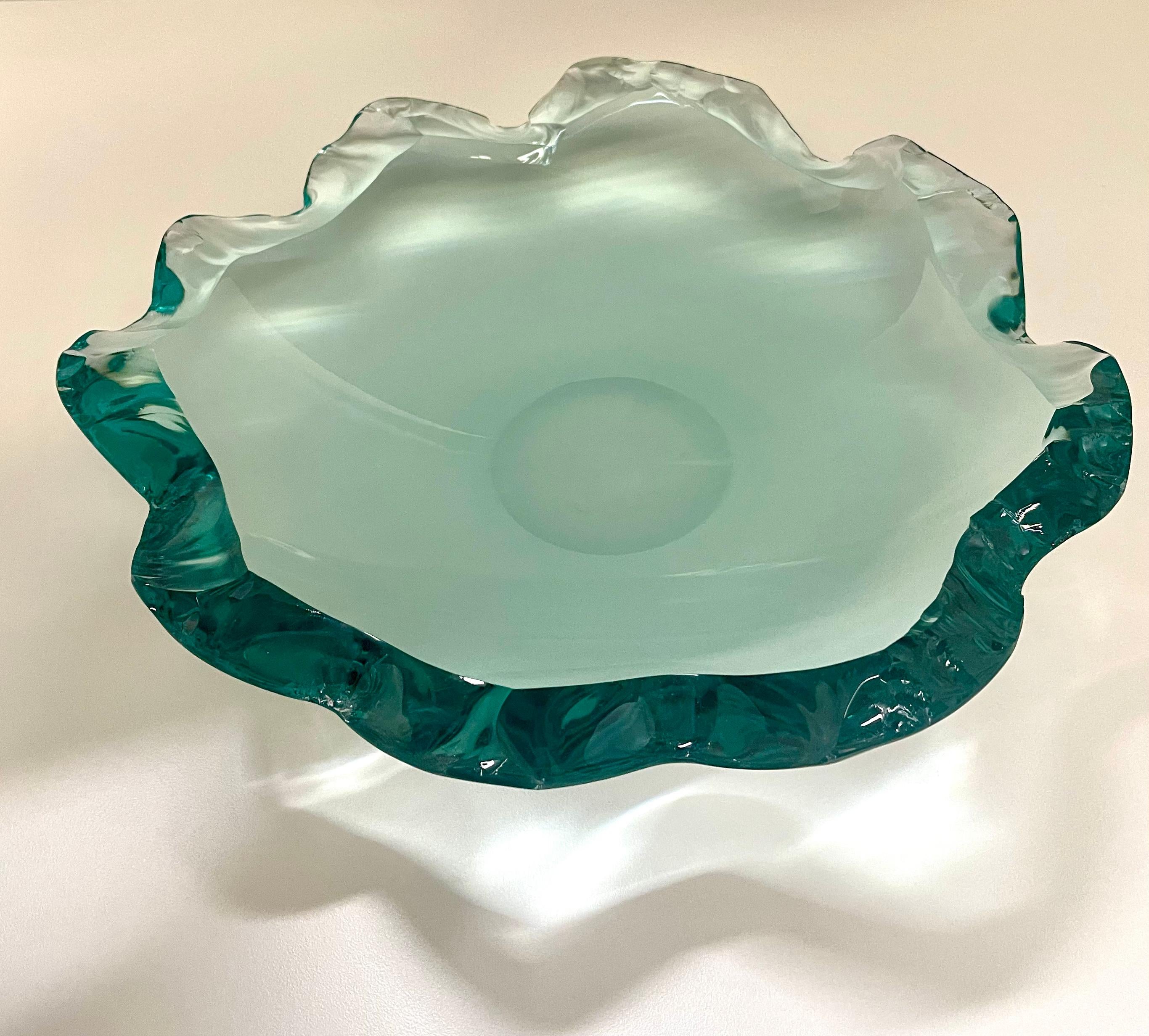 Contemporary hand-carved crystal bowl by Ghiró Studio For Sale 2