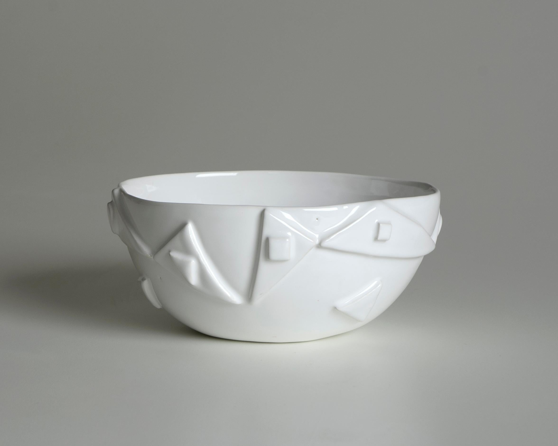 Italian white ceramic bowl with embossed triangle decoration For Sale
