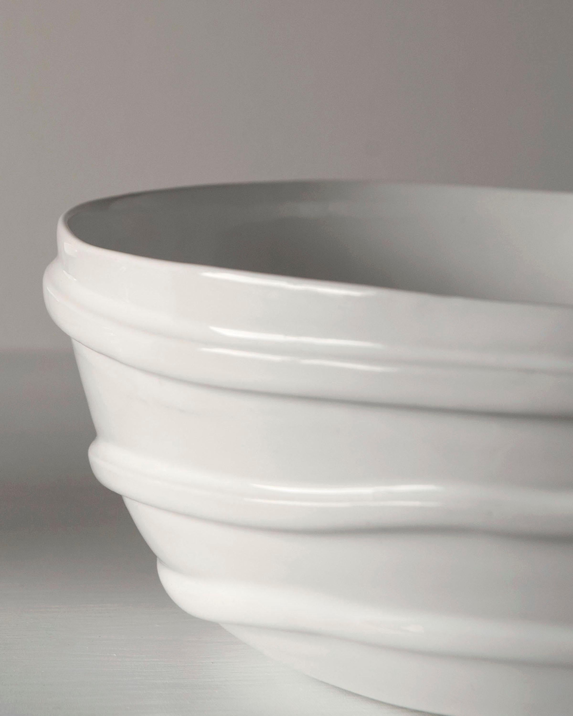 Hand-Crafted white ceramic bowl decorated with three lines in relief For Sale