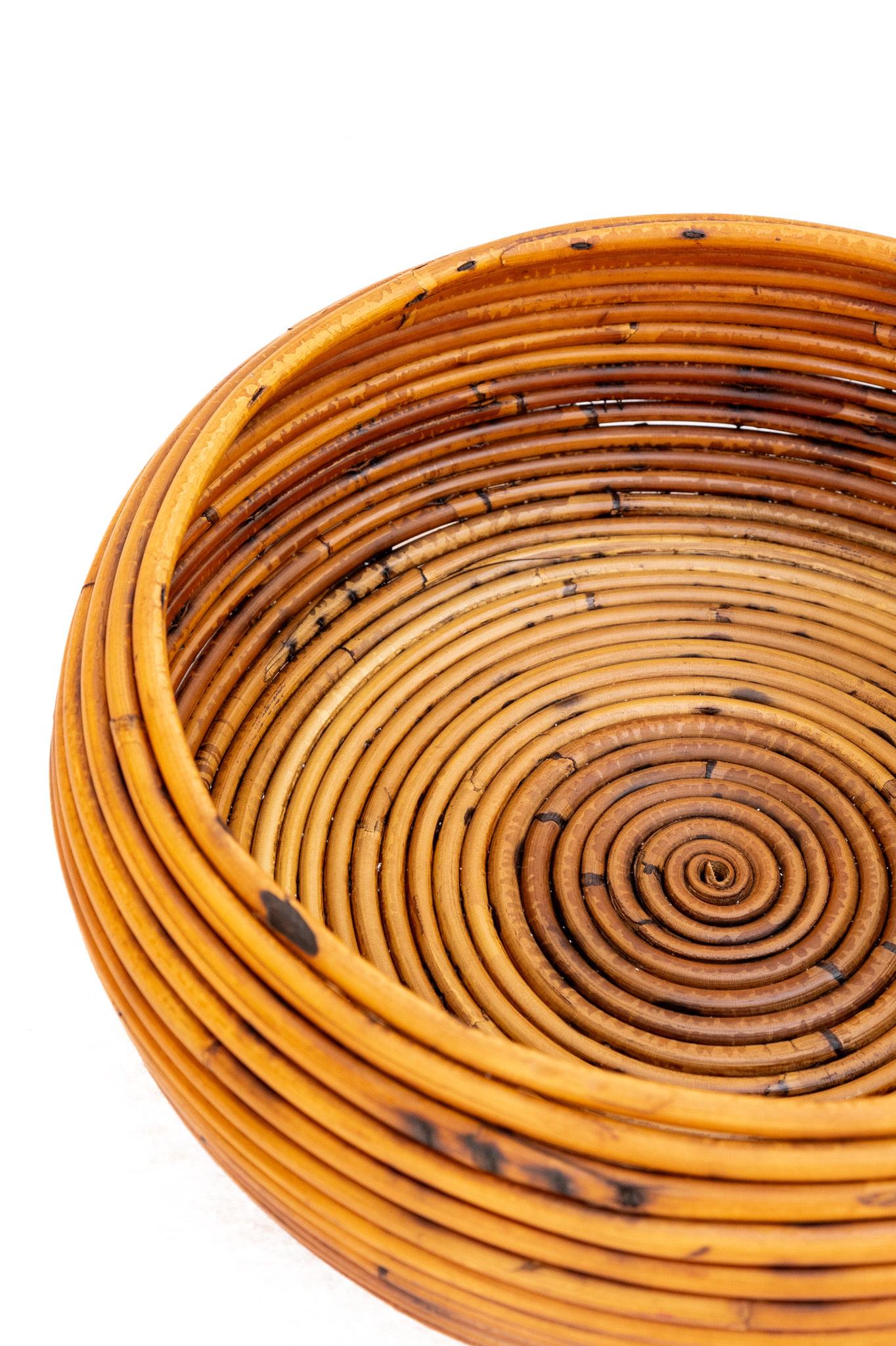 Mid-Century moderno Ciotola in rattan Anni '60 nello stile di Gabriella Crespi in vendita
