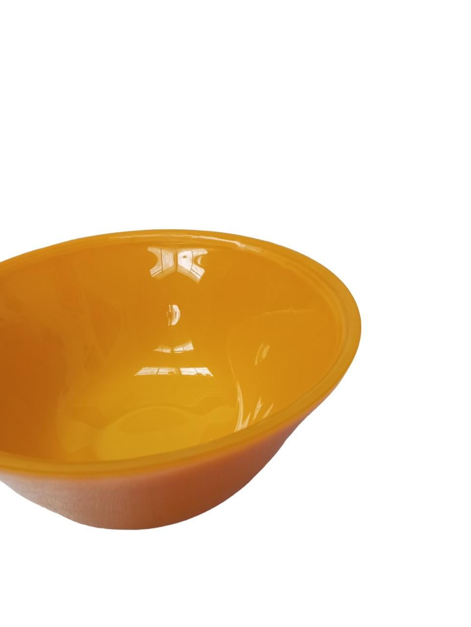 Verre teinté Coupe en verre épais, ocre jaune, Pékin/Chine sec. XX en vente
