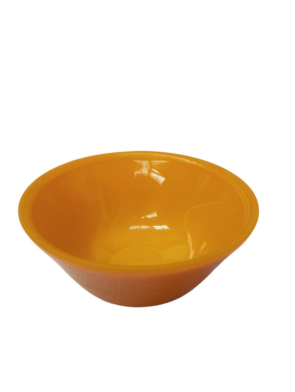 Coupe en verre épais, ocre jaune, Pékin/Chine sec. XX en vente 3
