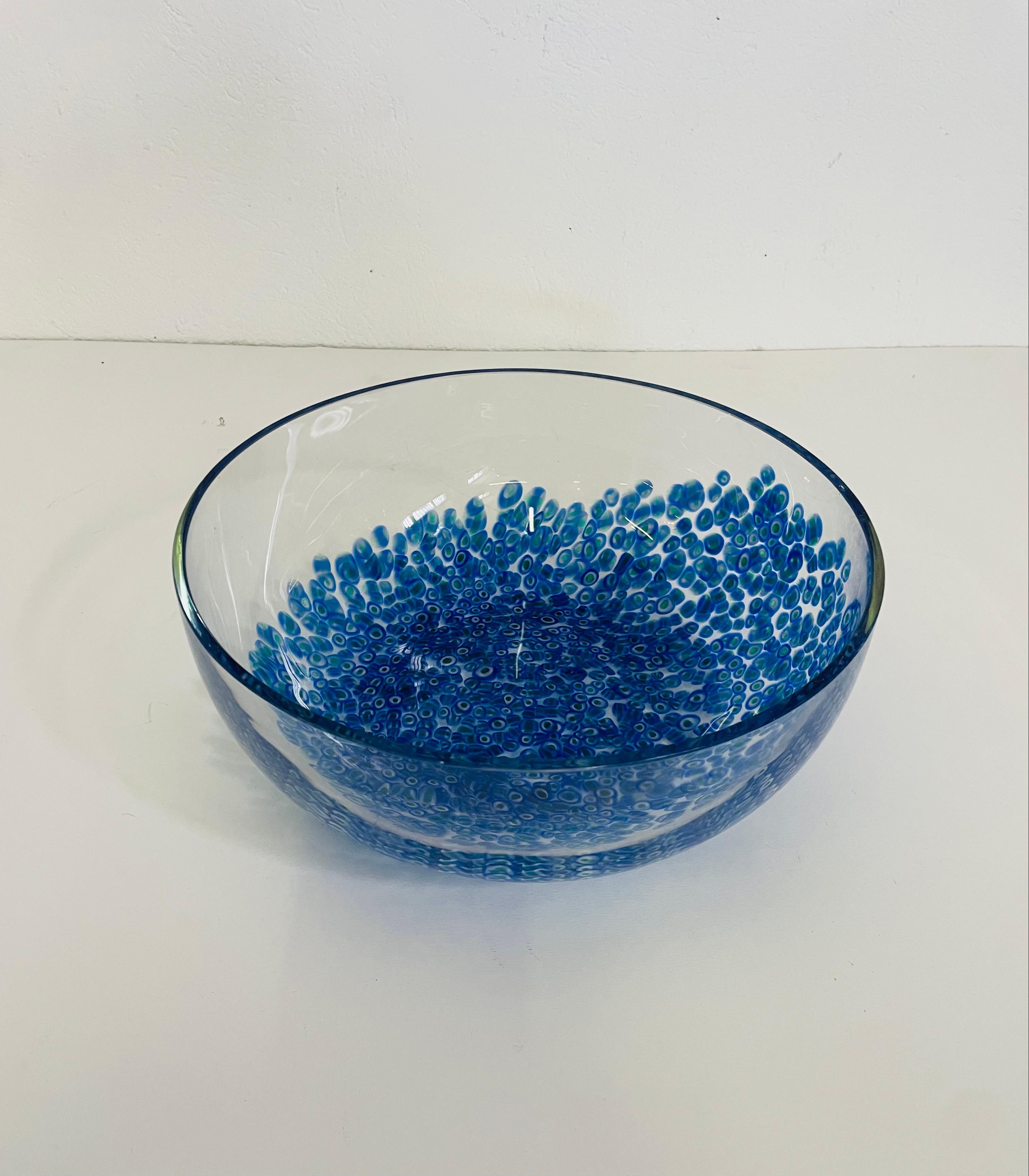 Beautiful Neverrino model bowl, designed by Gae Aulenti and produced by Vistosi.
Produced in the 1970s, mterial colored and transparent glass.
In excellent condition as pictured.
10x 25.5 cm diameter