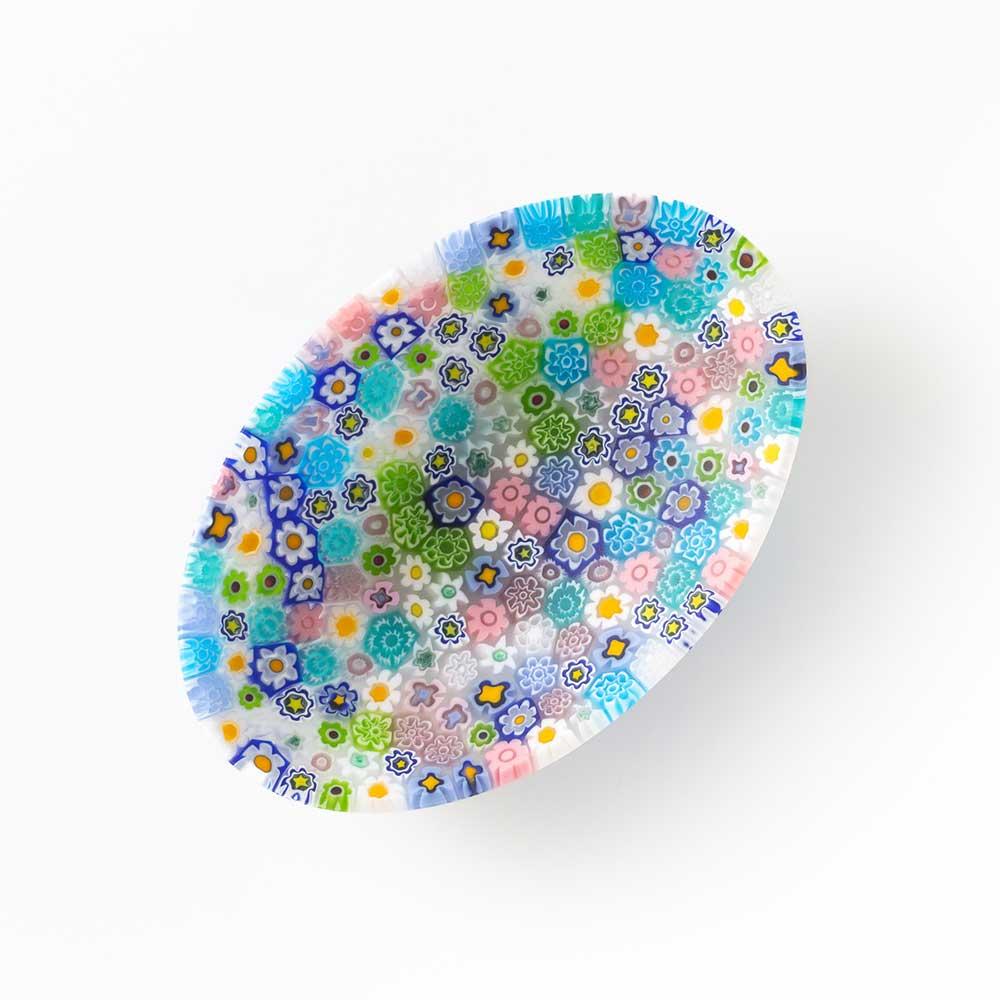 Le ciotole Ercole Moretti sono un capolavoro di artigianato artistico e design esclusivo, perfette come idea regalo di lusso. Questa ciotola ovale è realizzata a mano con la tecnica chiamata “vetro murrino millefiori” fondendo insieme segmenti di