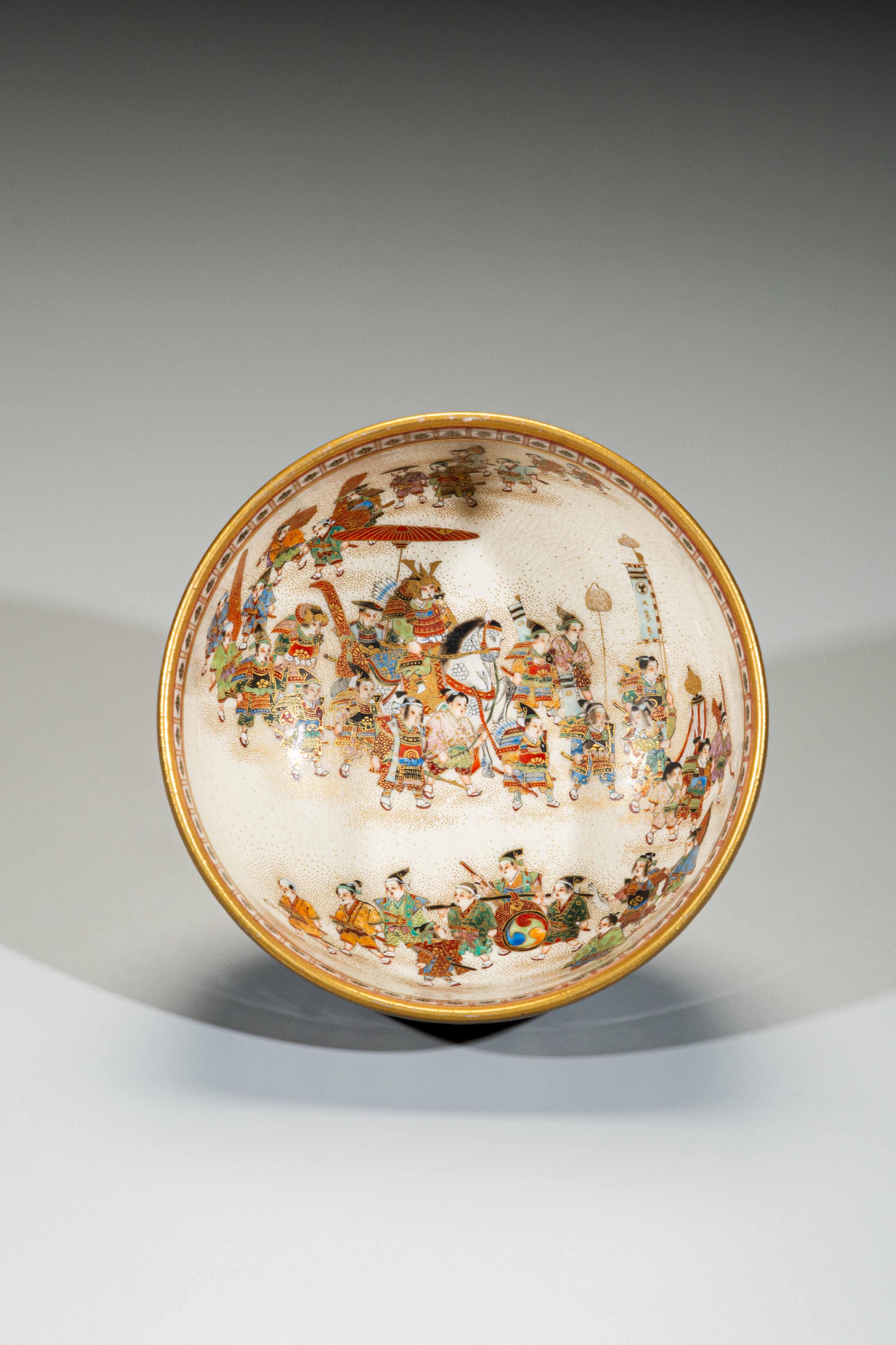 19th Century Ciotola Satsuma raffigurante una processione firmata Shoko Takebe in vendita