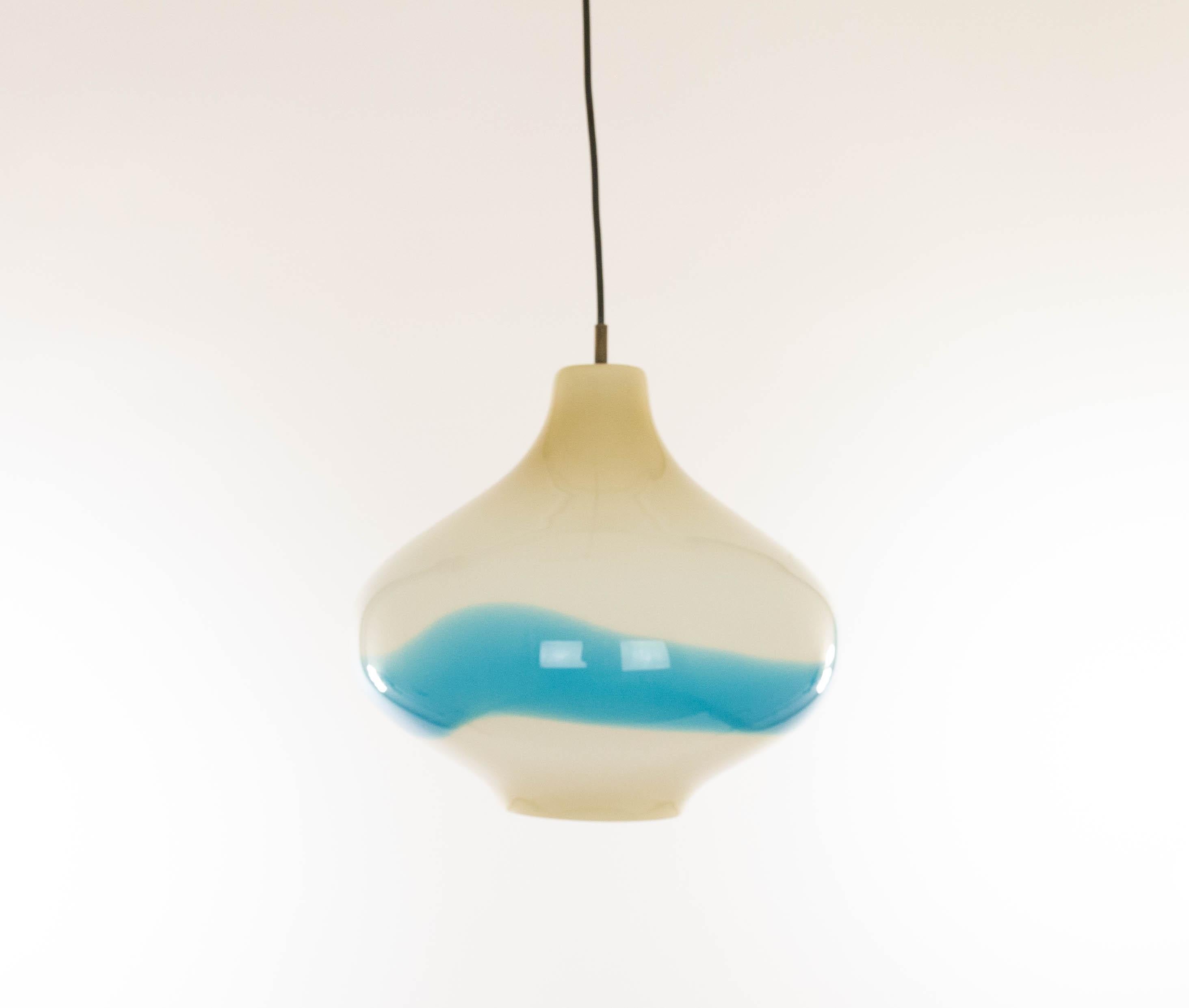 White, blue and sand coloured Cipolla pendant designed by Massimo Vignelli at the start of his impressive career in design and executed by Murano glass specialist Venini. 

This model has been produced in two different sizes, this is the regular