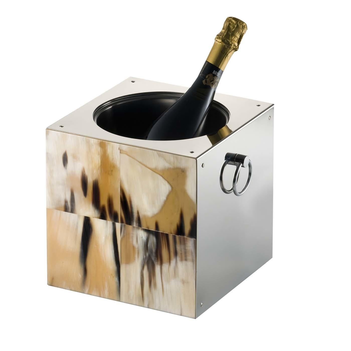 A superb complement to any special occasion, this ice bucket is a stunning sculptural piece in itself, with its rigorous geometric silhouette in stainless steel and horn inserts. The exposed screws add a unique flair to the piece that features a