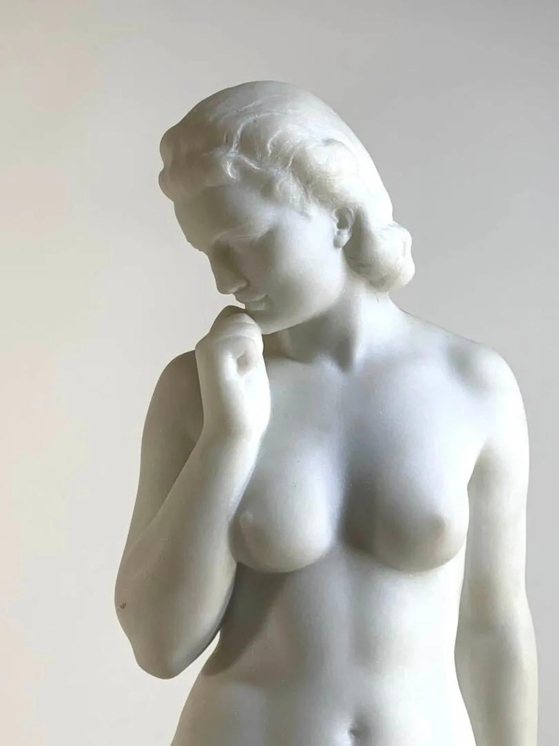 Baigneuse - Una raffinata scultura in marmo di Carrara di Ugo Cipriani di Menevil - Sculpture di  Cipriani Ugo di Menevil