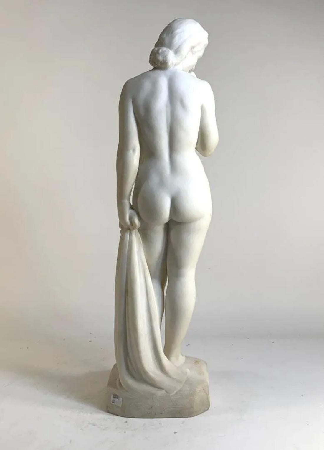 Baigneuse - Una raffinata scultura in marmo di Carrara di Ugo Cipriani di Menevil in vendita 2