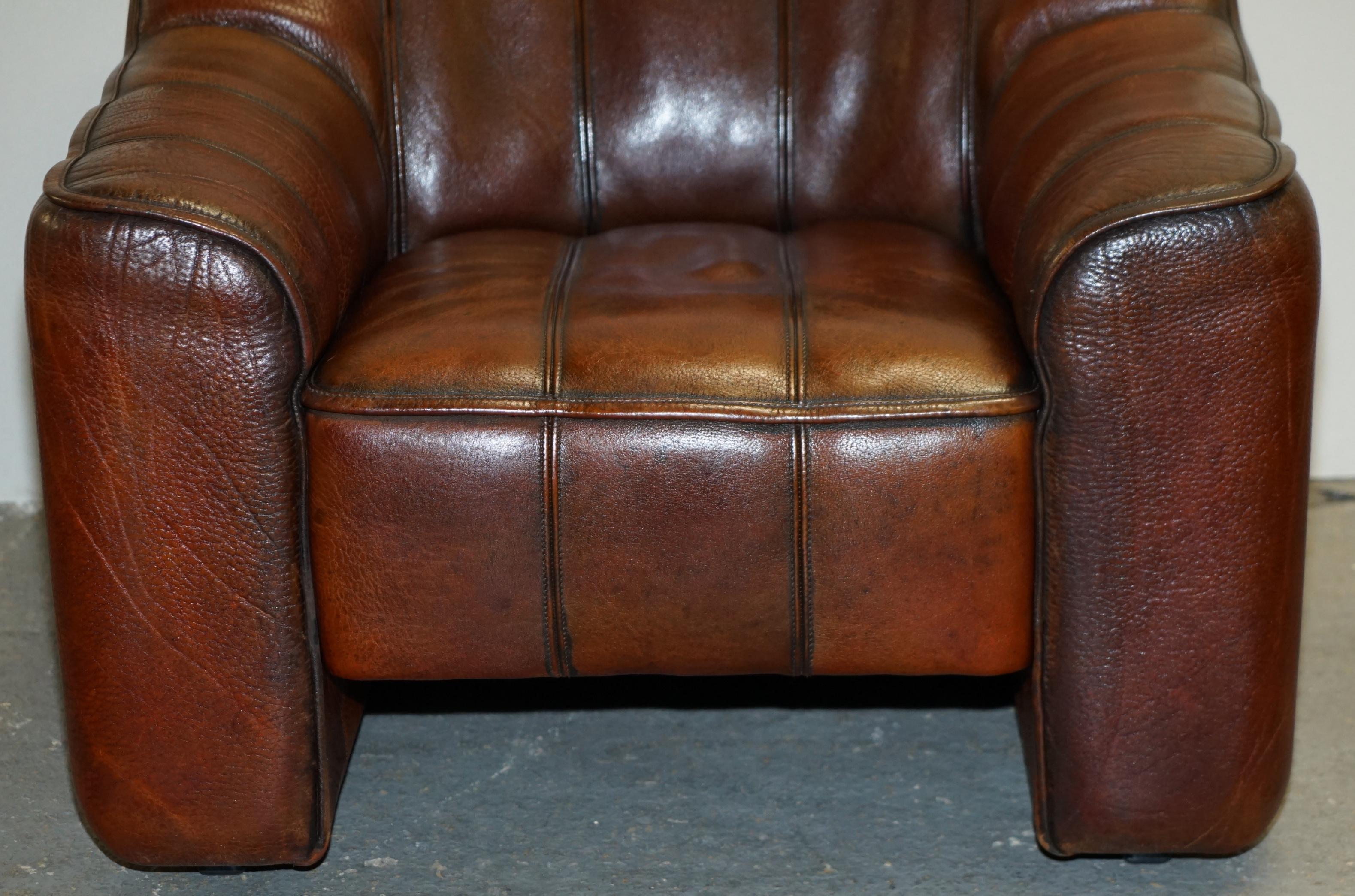 CIR 1960's DE SEDE DS-44 RECLINING BROWN BUFFALO NECK LEATHER ARMCHAIR & OTTOMAN For Sale 2
