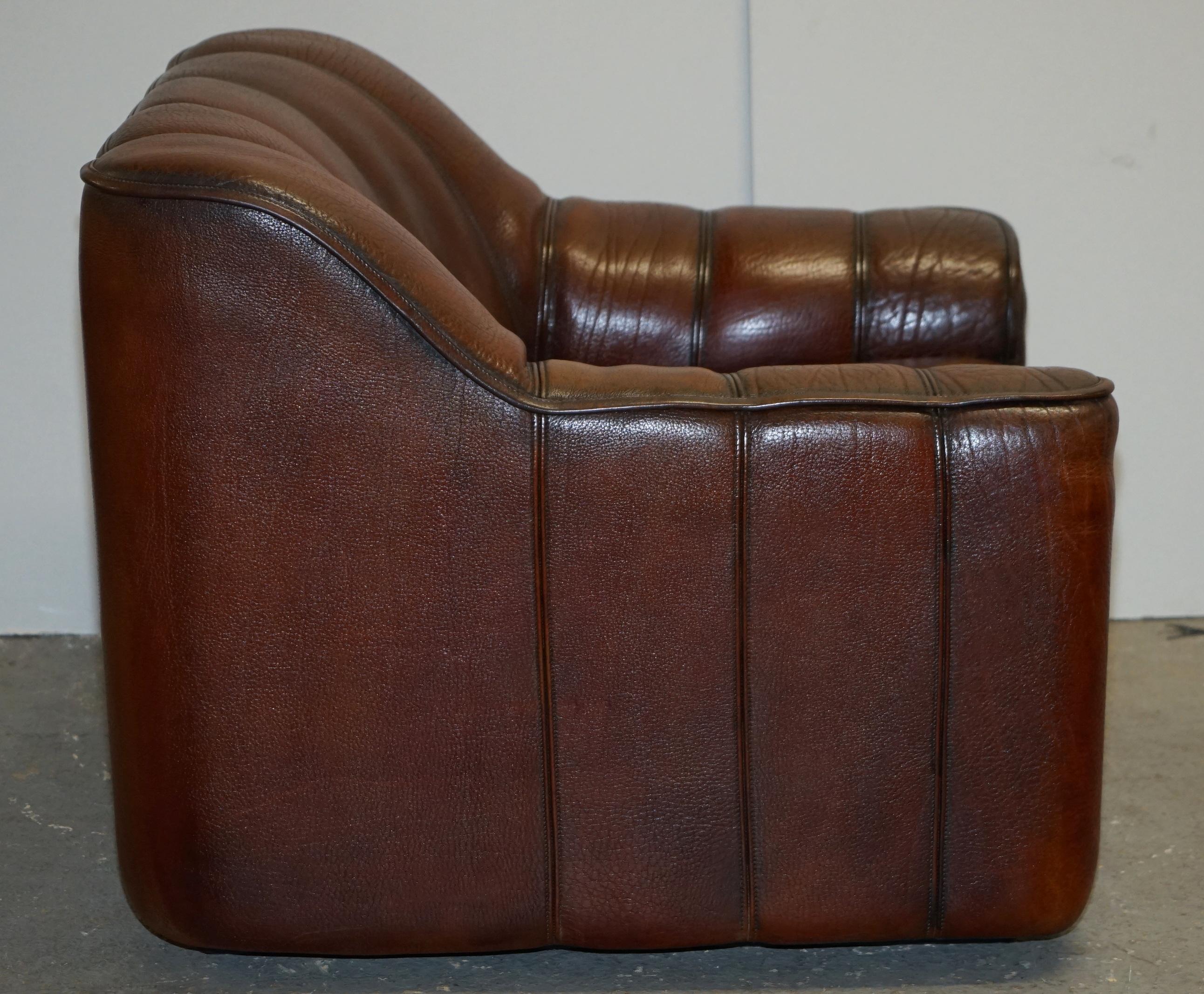 CIR 1960's DE SEDE DS-44 RECLINING BROWN BUFFALO NECK LEATHER ARMCHAIR & OTTOMAN For Sale 3