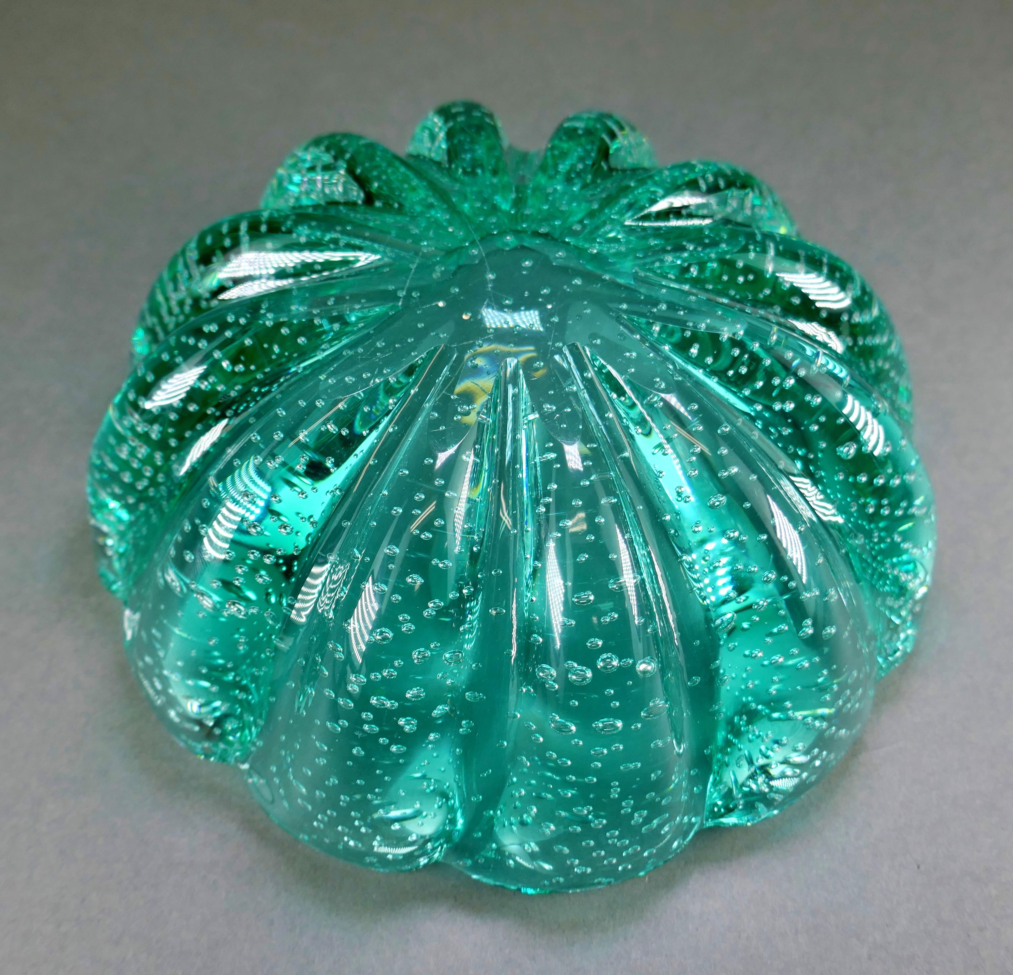 Cira 1950 mundgeblasenes italienisches Murano-Glas mit Wellenschliff Bullicante Schale im Angebot 5