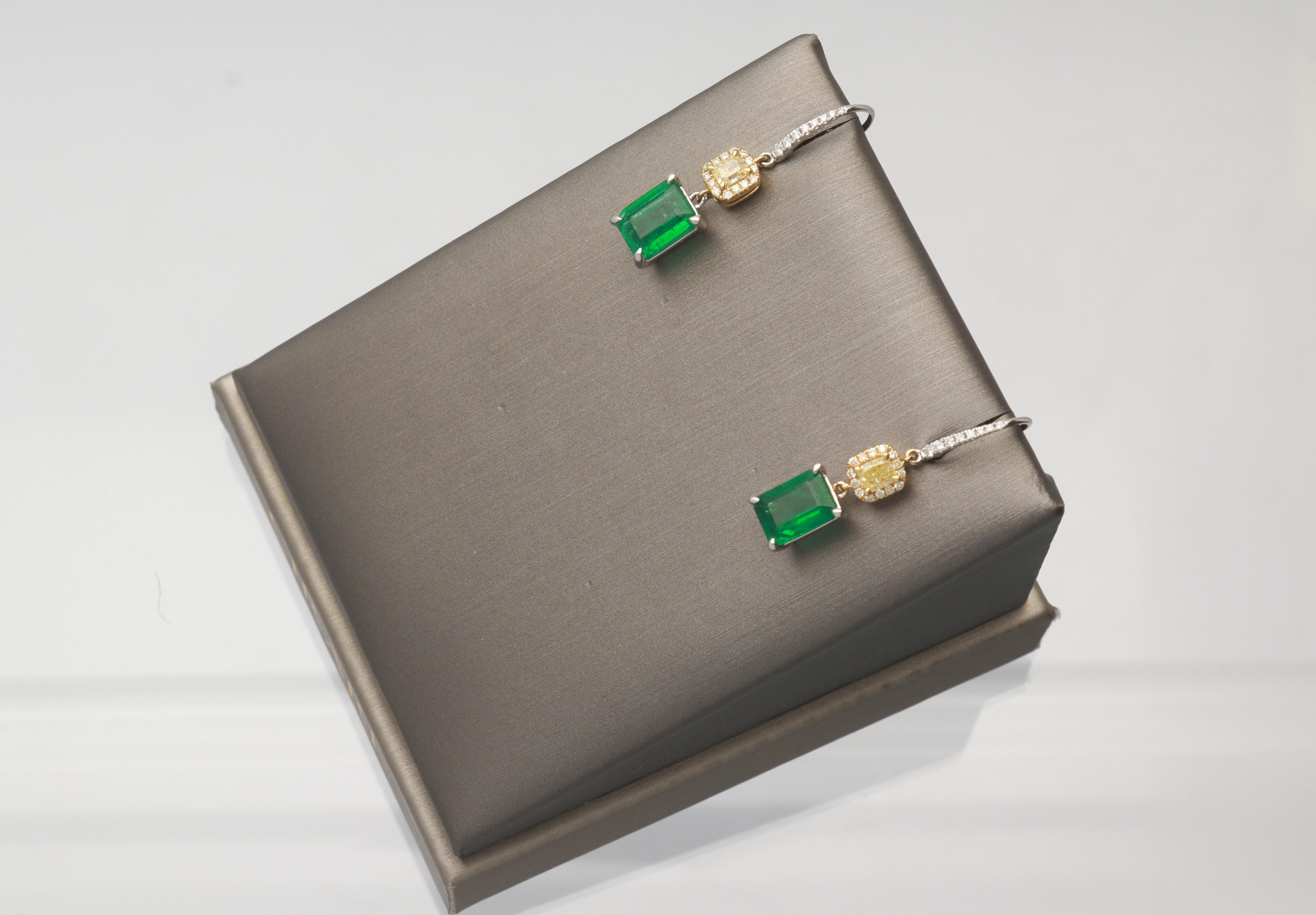 3.81 Carat Emerald 18 Karat Two-Tone Gold Fine Leverback Earring In New Condition In New York, NY